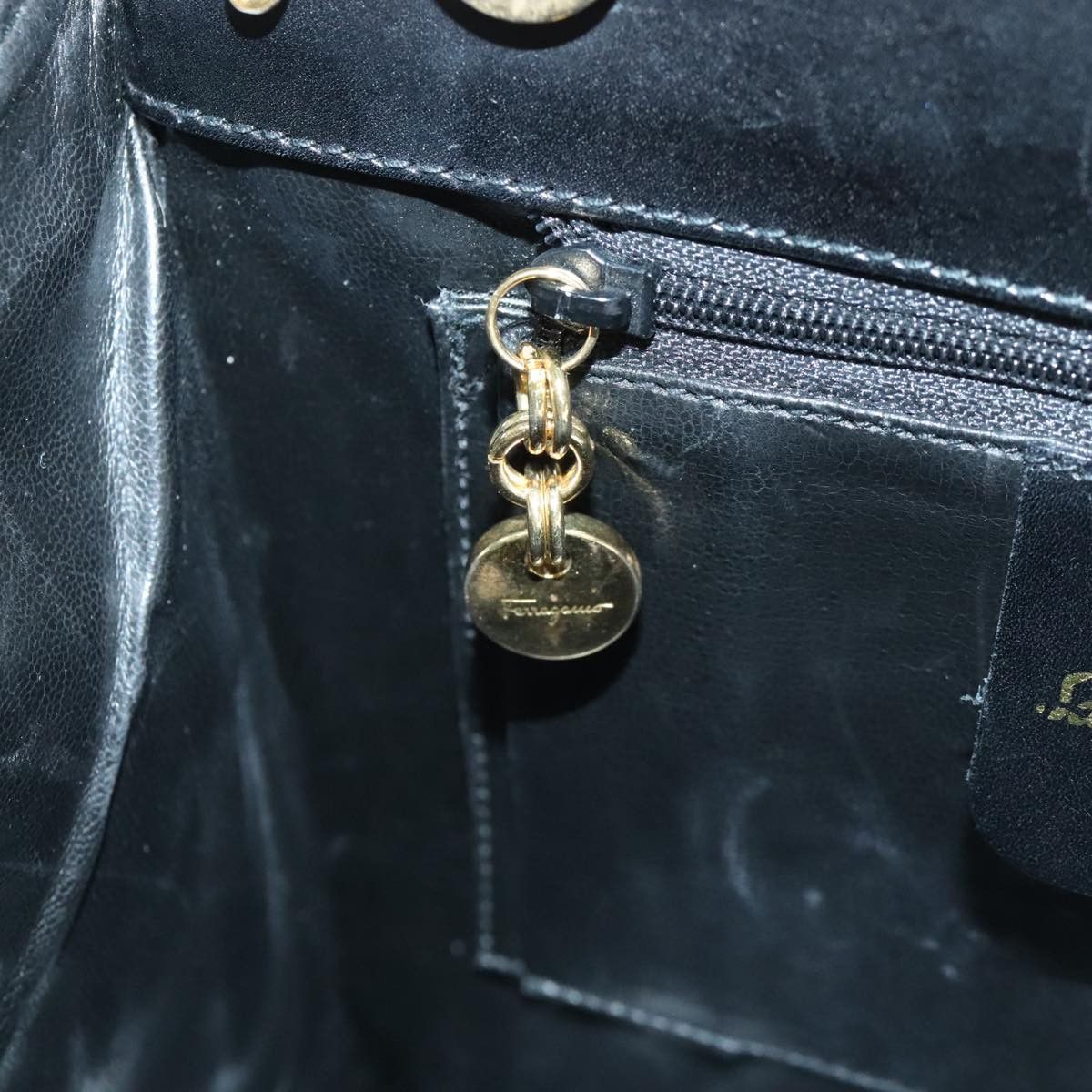 Salvatore Ferragamo Vara Black Leather Handbag (Pre-Owned) Size ONE SIZE - 12 Thumbnail