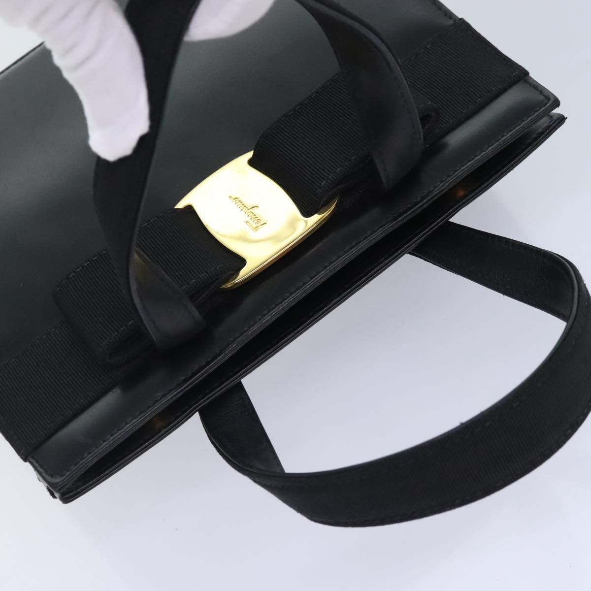 Salvatore Ferragamo Vara Black Leather Handbag (Pre-Owned) Size ONE SIZE - 5 Thumbnail