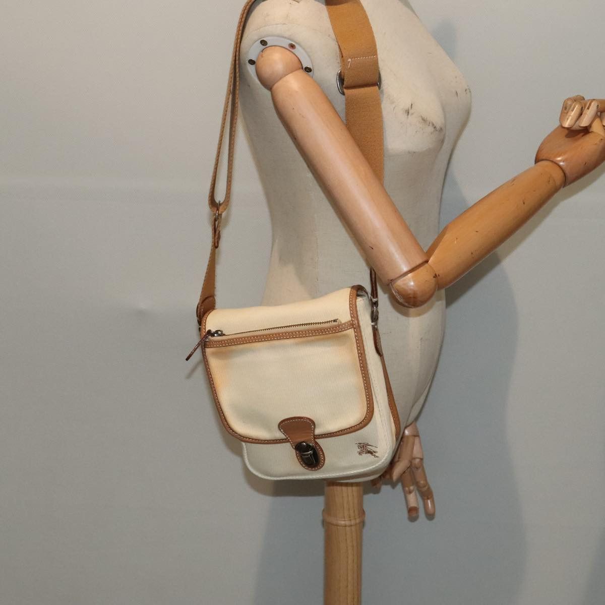 Burberry Beige Canvas Shoulder Bag (Pre-Owned) Size ONE SIZE - 14 Thumbnail