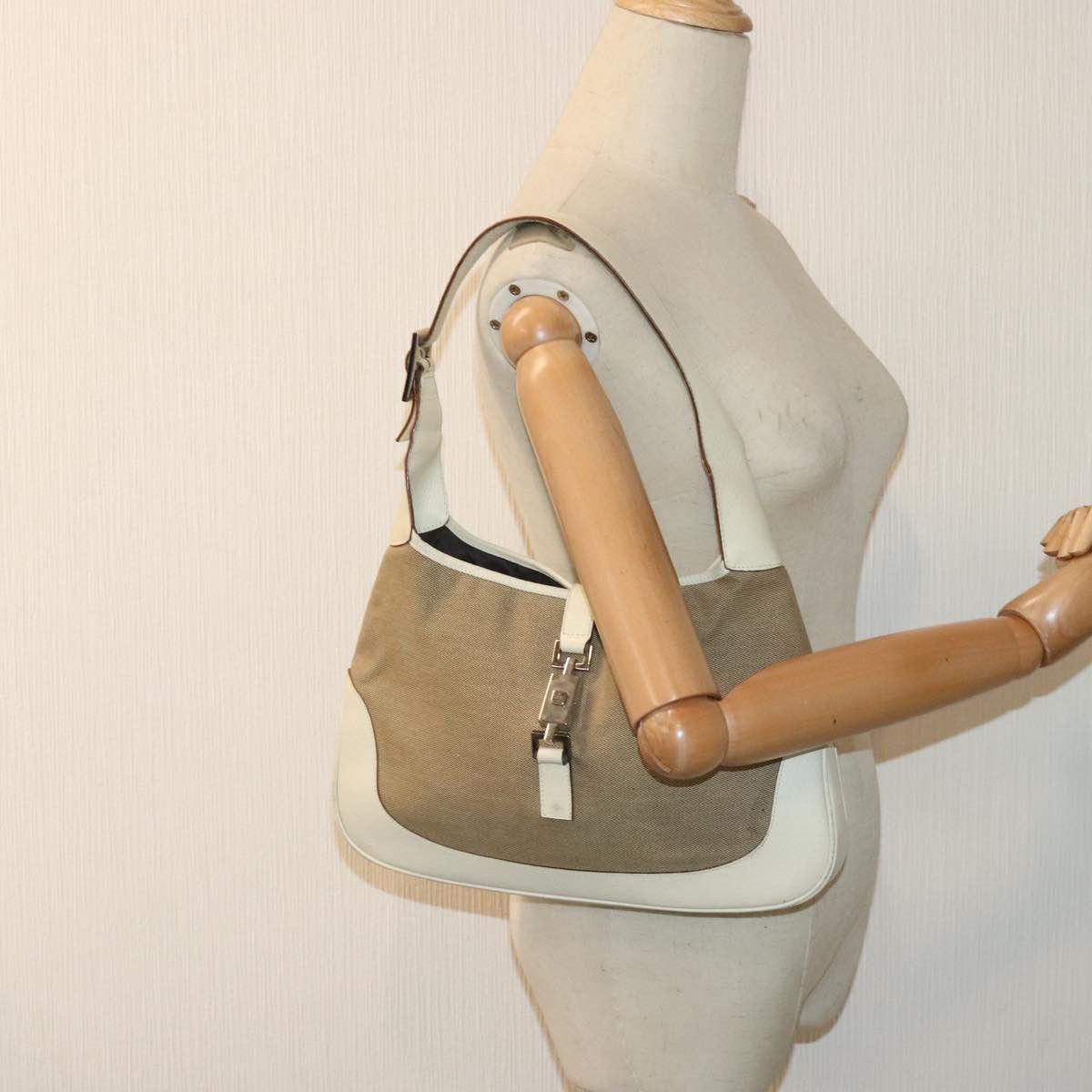 Gucci Jackie Beige Canvas Handbag (Pre-Owned) Size ONE SIZE - 16 Thumbnail