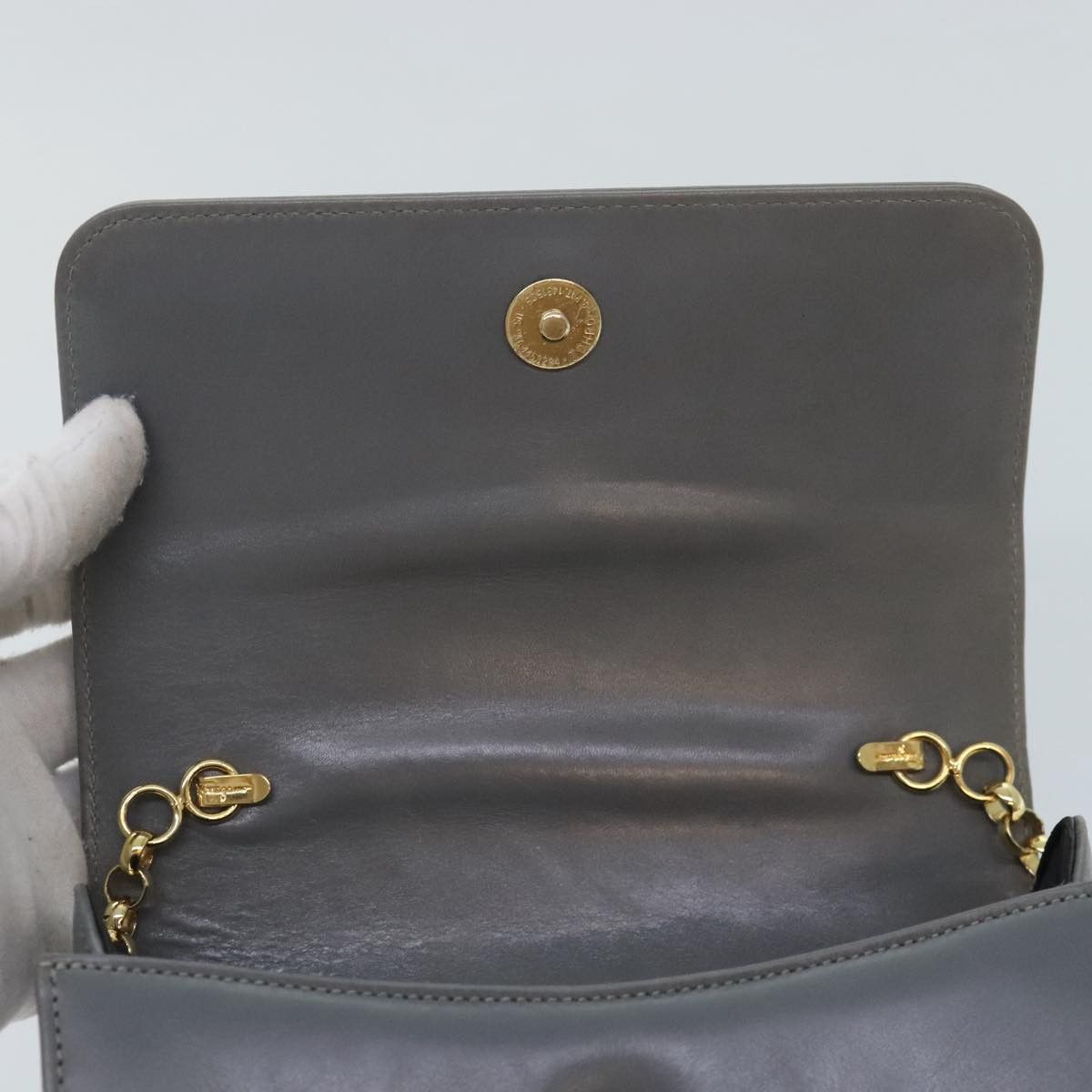Salvatore Ferragamo Grey Leather Shoulder Bag (Pre-Owned) Size ONE SIZE - 18 Thumbnail