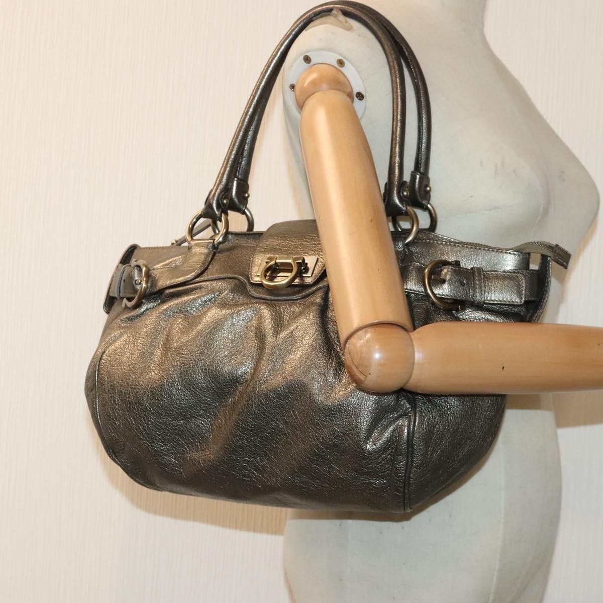 Salvatore Ferragamo Gancini Gold Leather Handbag (Pre-Owned) Size ONE SIZE - 11 Thumbnail