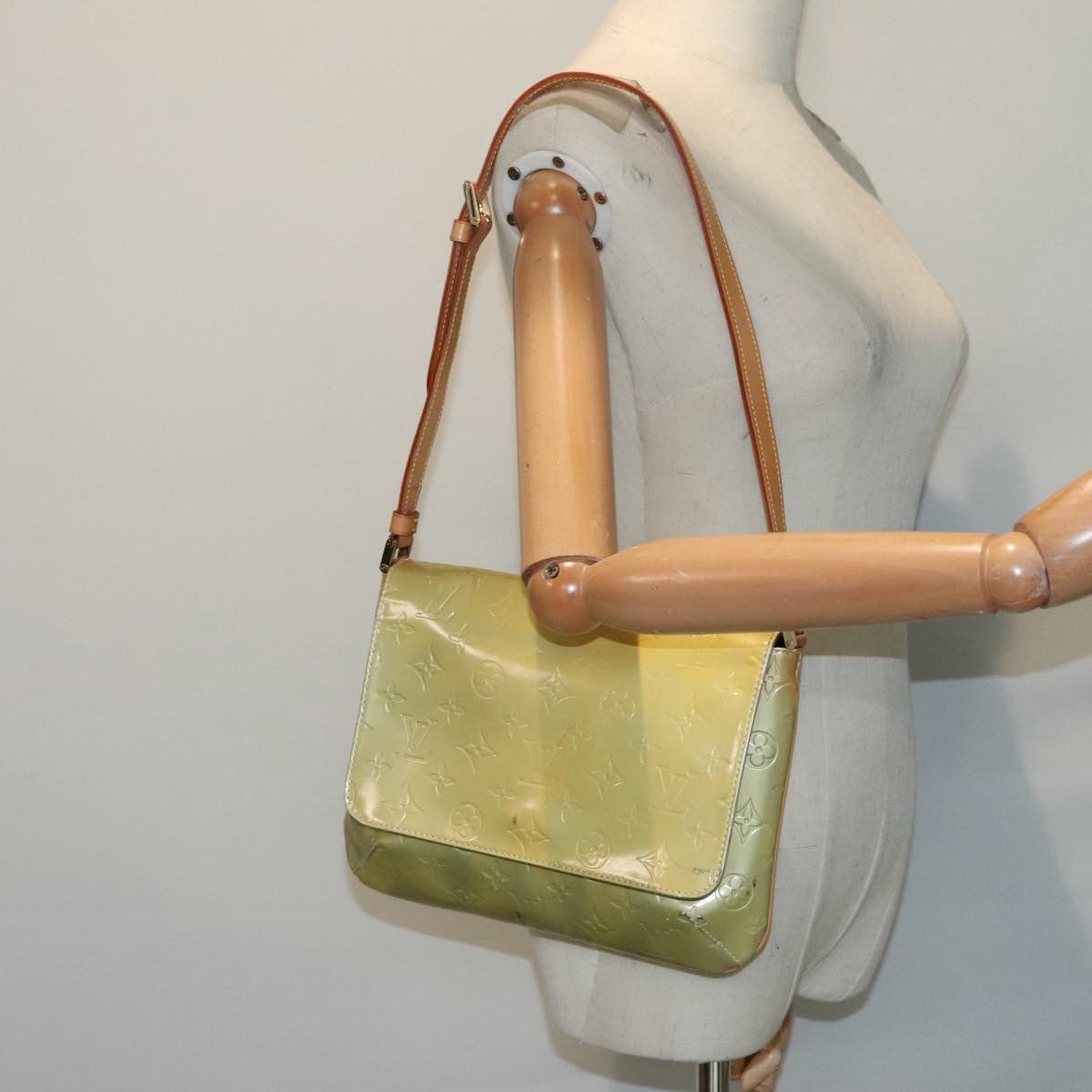 Louis Vuitton Thompson Street Camel Patent Leather Shoulder Bag Size ONE SIZE - 14 Thumbnail