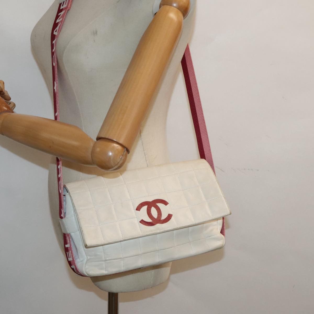 Chanel Chocolate Bar White Leather Shoulder Bag (Pre-Owned) Size ONE SIZE - 14 Thumbnail