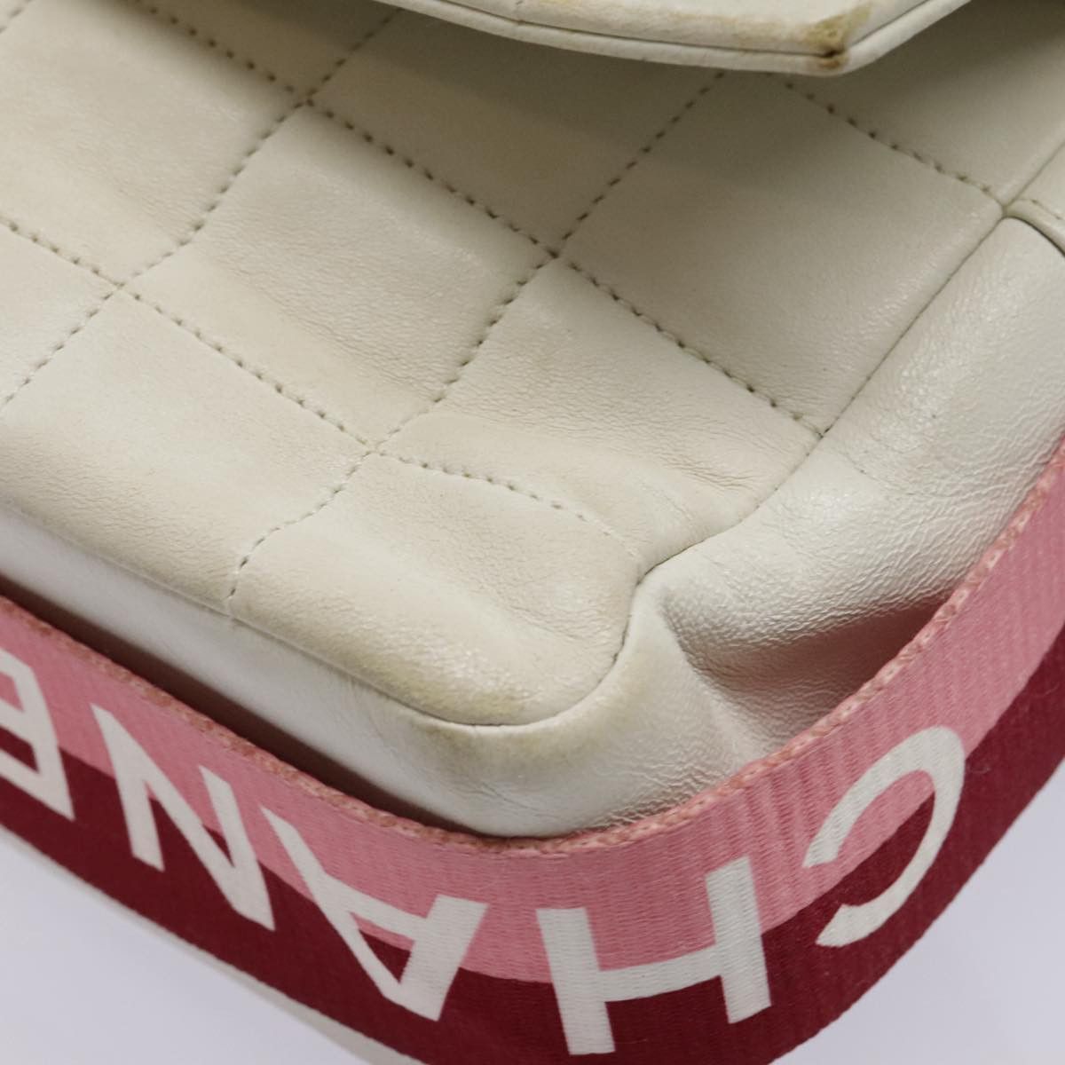 Chanel Chocolate Bar White Leather Shoulder Bag (Pre-Owned) Size ONE SIZE - 7 Thumbnail