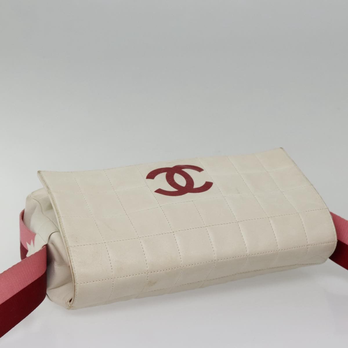 Chanel Chocolate Bar White Leather Shoulder Bag (Pre-Owned) Size ONE SIZE - 16 Thumbnail