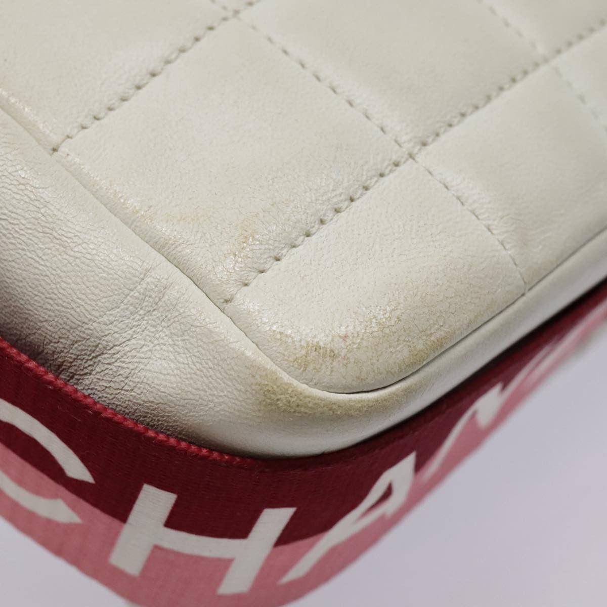 Chanel Chocolate Bar White Leather Shoulder Bag (Pre-Owned) Size ONE SIZE - 8 Thumbnail