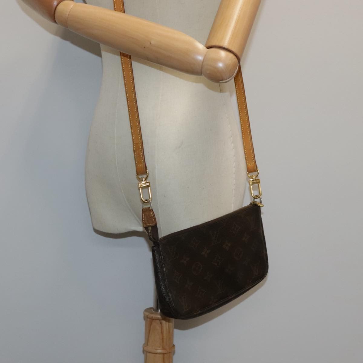 Louis Vuitton Pochette Accessoire Brown Canvas Clutch Bag (Pre-Owned) Size ONE SIZE - 17 Thumbnail