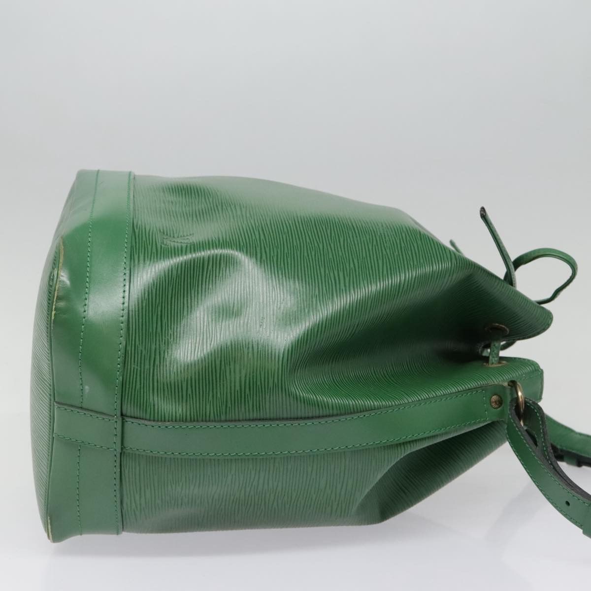 Louis Vuitton Noé Green Leather Shoulder Bag (Pre-Owned) Size ONE SIZE - 13 Thumbnail