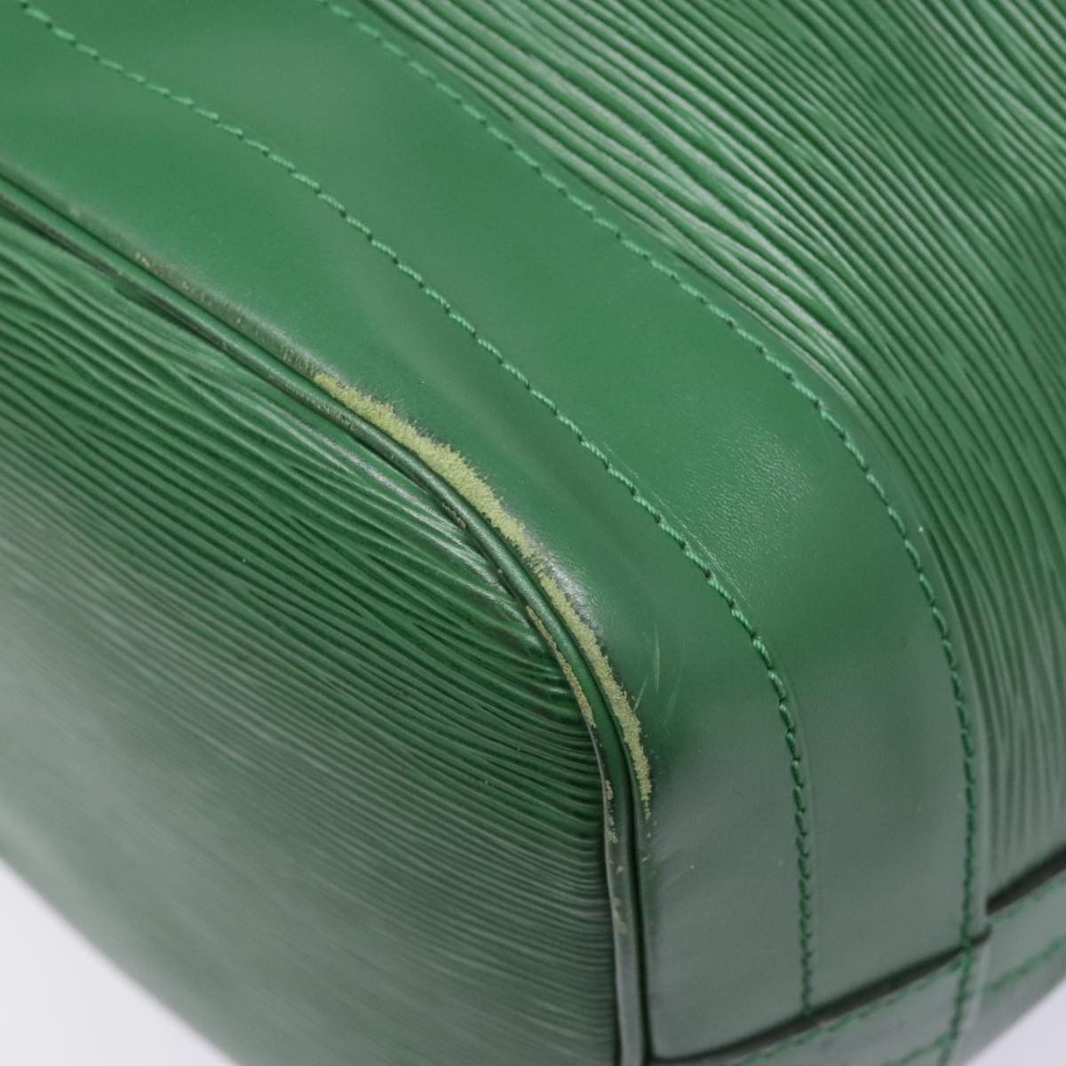 Louis Vuitton Noé Green Leather Shoulder Bag (Pre-Owned) Size ONE SIZE - 10 Thumbnail