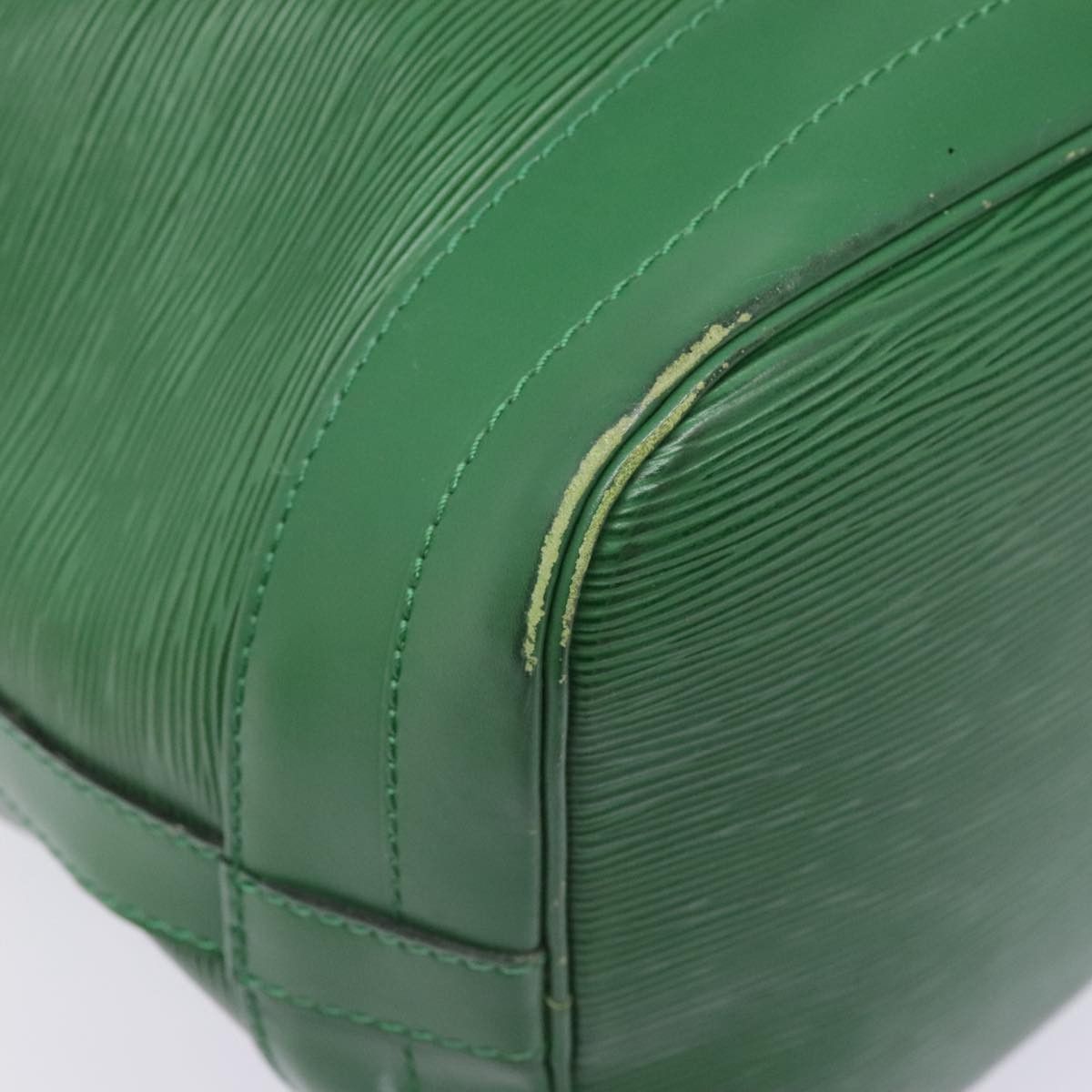 Louis Vuitton Noé Green Leather Shoulder Bag (Pre-Owned) Size ONE SIZE - 9 Thumbnail