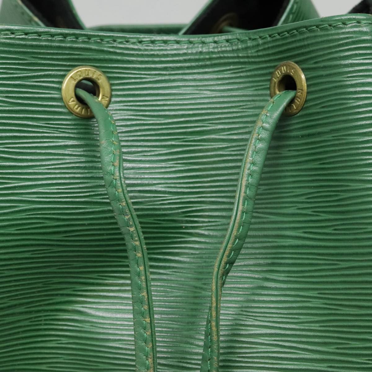 Louis Vuitton Noé Green Leather Shoulder Bag (Pre-Owned) Size ONE SIZE - 18 Thumbnail