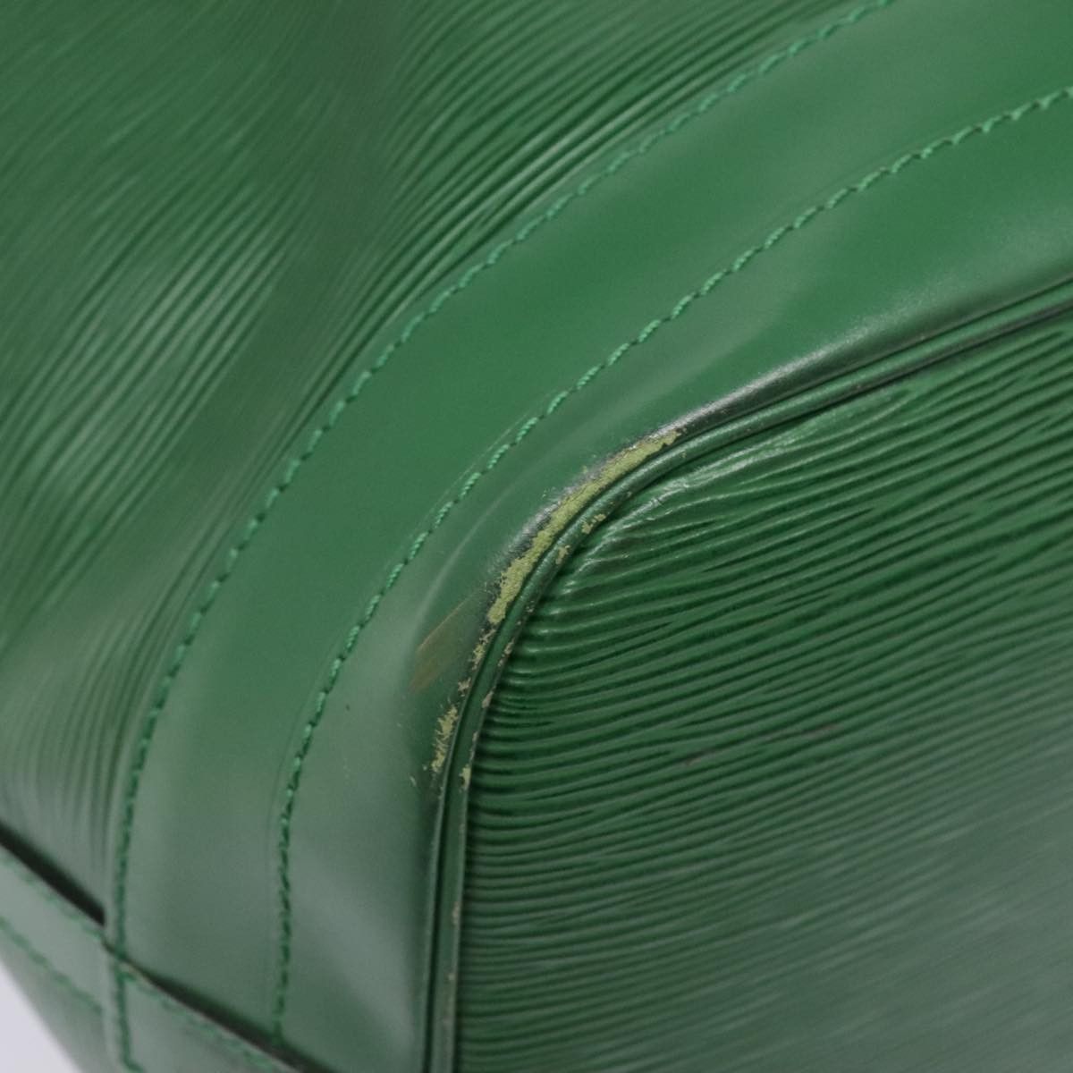 Louis Vuitton Noé Green Leather Shoulder Bag (Pre-Owned) Size ONE SIZE - 16 Thumbnail