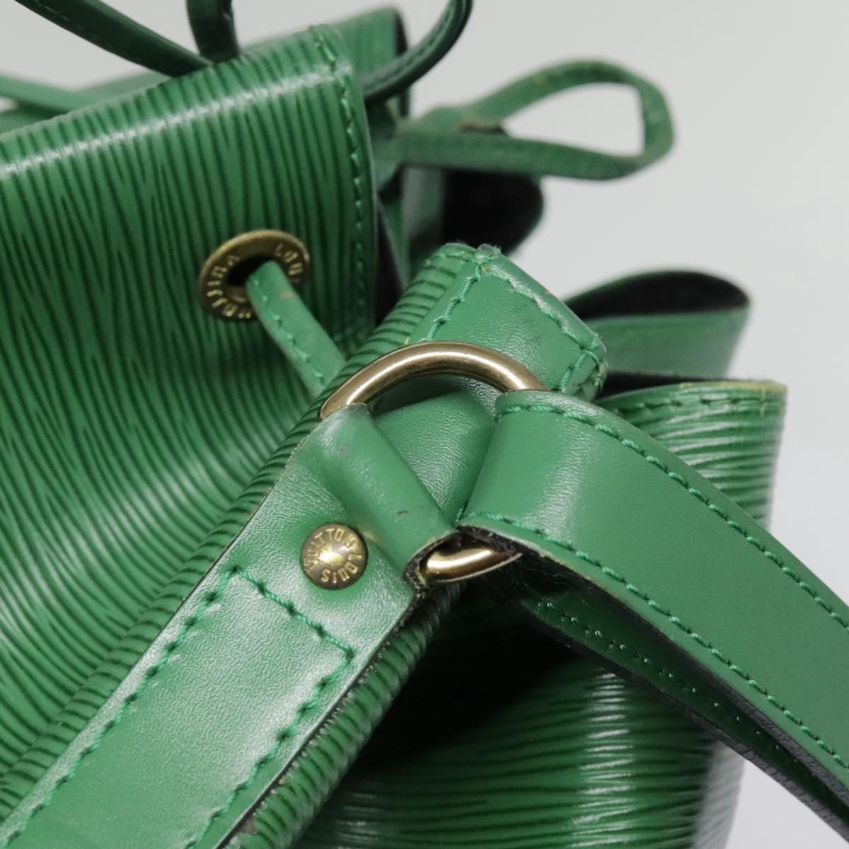 Louis Vuitton Noé Green Leather Shoulder Bag (Pre-Owned) Size ONE SIZE - 6 Thumbnail