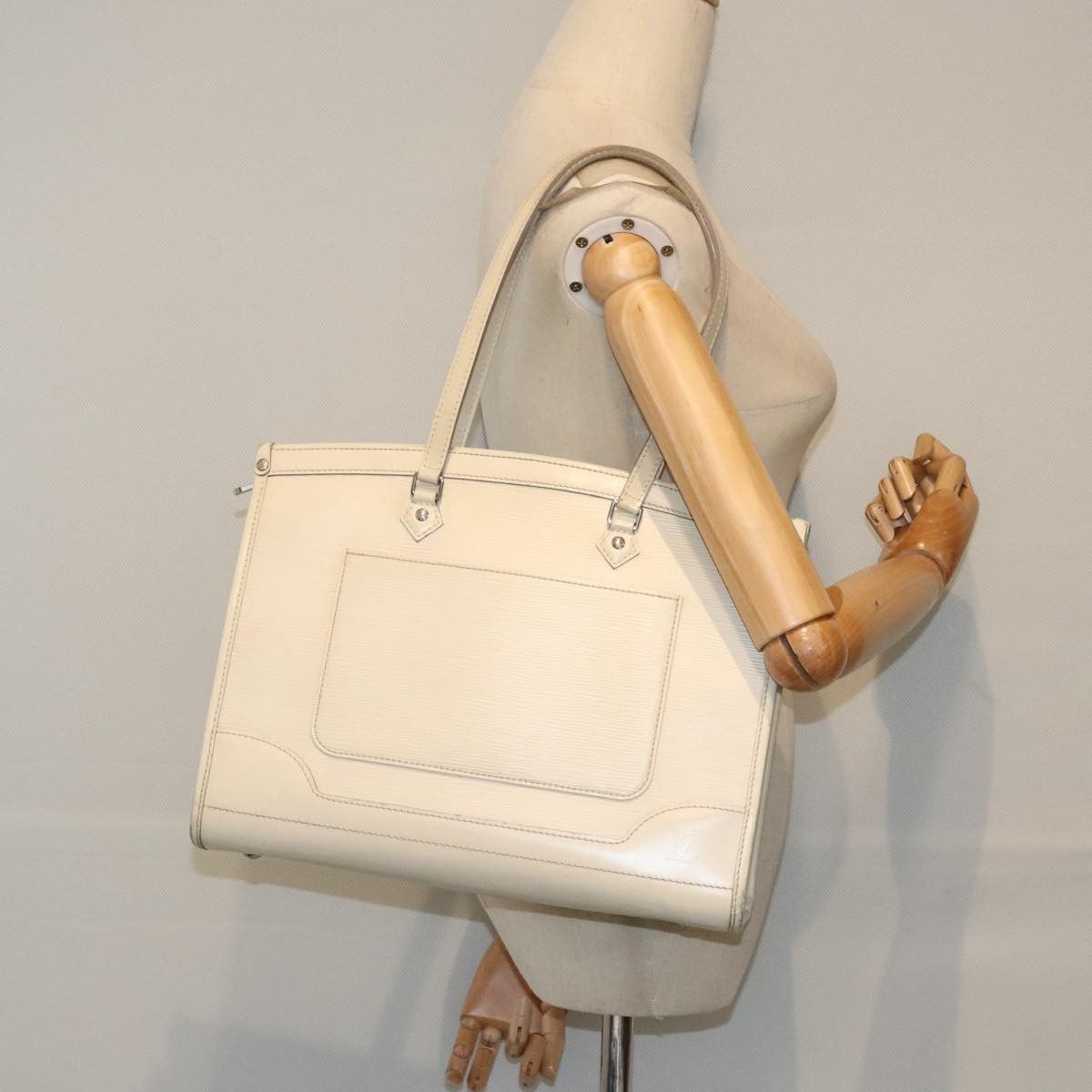 Louis Vuitton Madelaine Ecru Leather Handbag (Pre-Owned) Size ONE SIZE - 15 Thumbnail