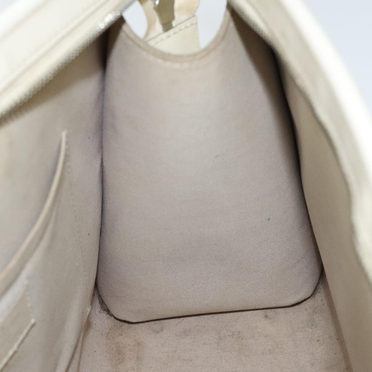 Louis Vuitton Madelaine Ecru Leather Handbag (Pre-Owned) Size ONE SIZE - 20 Thumbnail