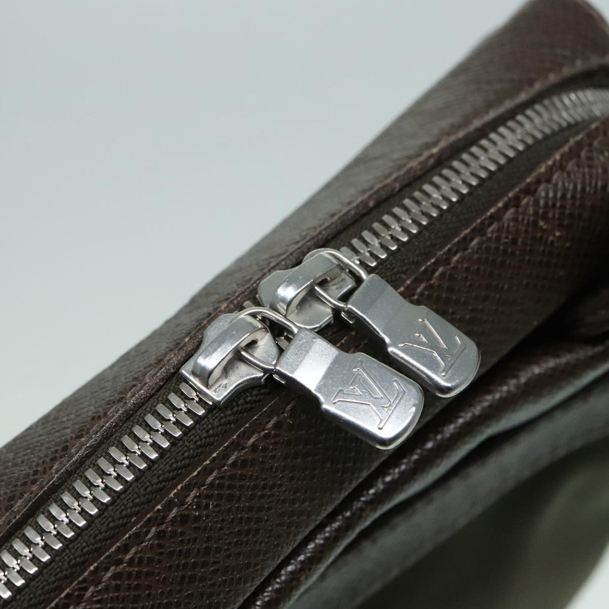 Louis Vuitton Sayan Grey Leather Shoulder Bag (Pre-Owned) Size ONE SIZE - 18 Thumbnail