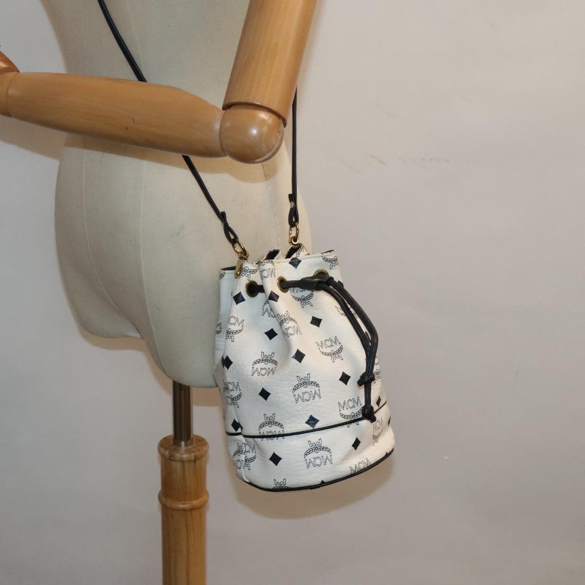 MCM Visetos White Canvas Shoulder Bag (Pre-Owned) Size ONE SIZE - 14 Thumbnail