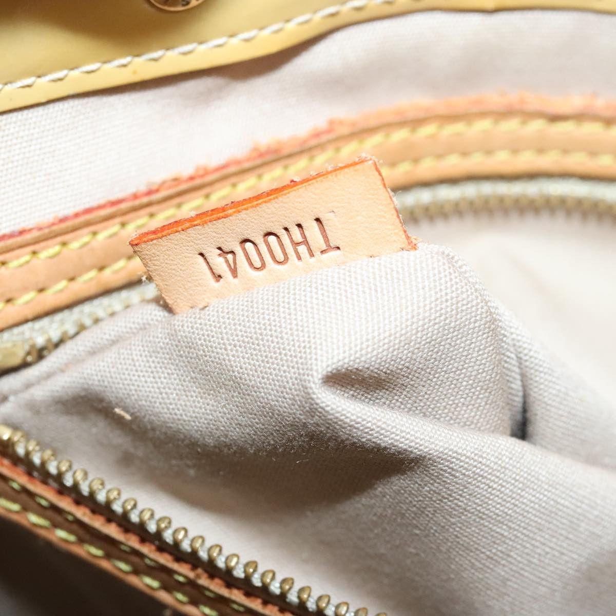 Louis Vuitton Reade Beige Patent Leather Tote Bag (Pre-Owned) Size ONE SIZE - 9 Thumbnail