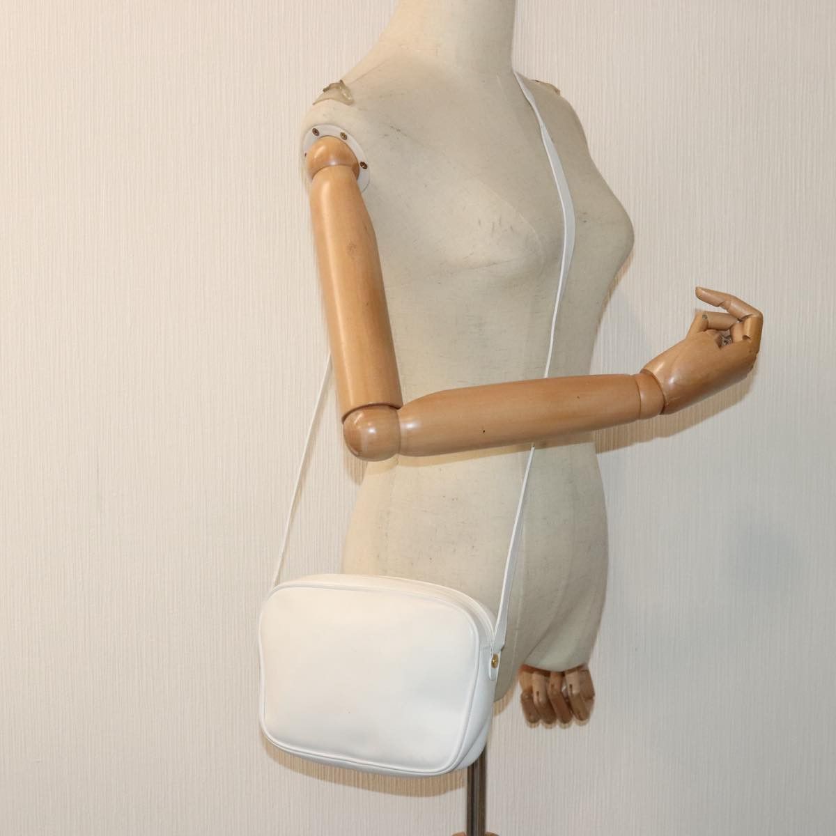Salvatore Ferragamo White Leather Shoulder Bag (Pre-Owned) Size ONE SIZE - 13 Thumbnail