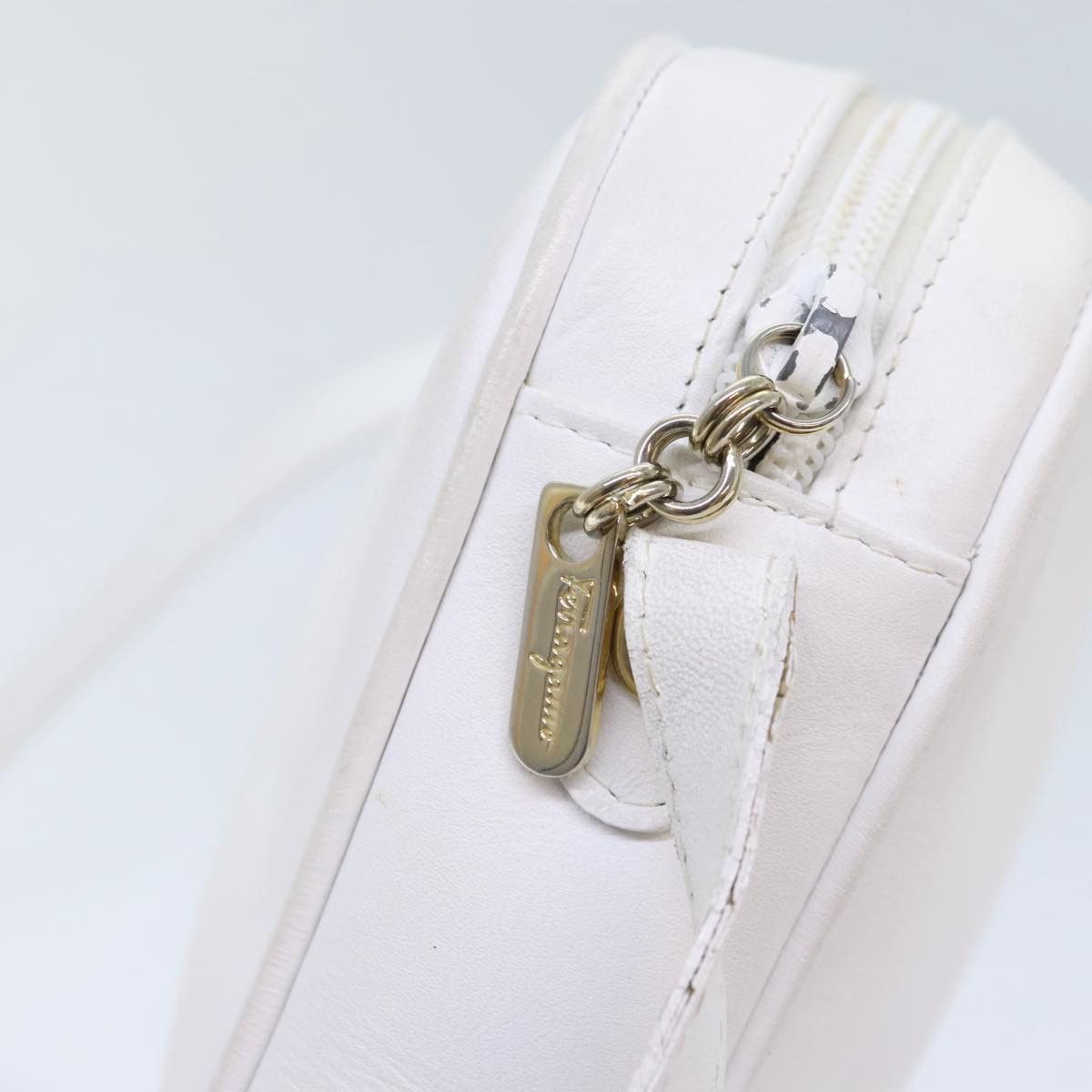 Salvatore Ferragamo White Leather Shoulder Bag (Pre-Owned) Size ONE SIZE - 10 Thumbnail