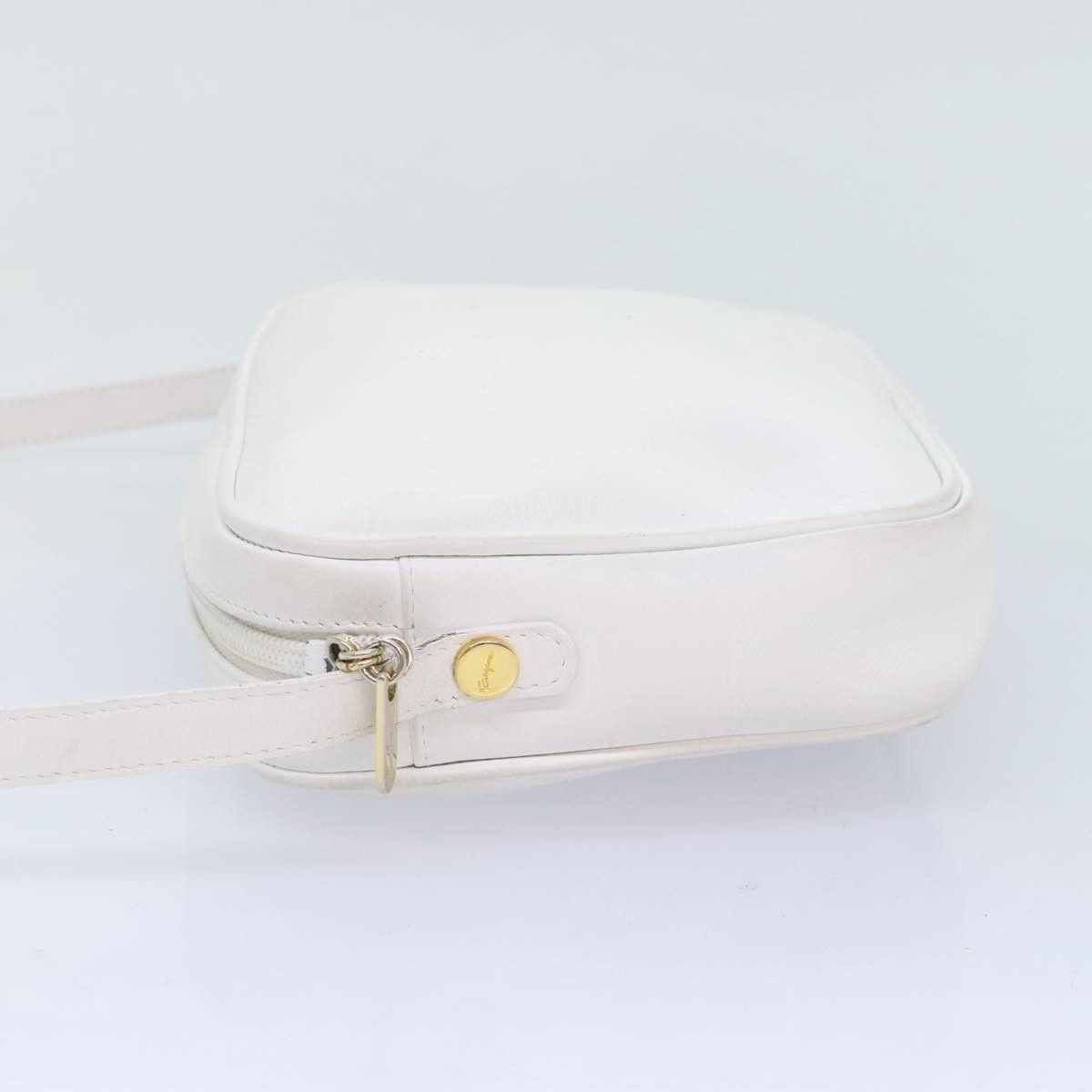 Salvatore Ferragamo White Leather Shoulder Bag (Pre-Owned) Size ONE SIZE - 4 Thumbnail