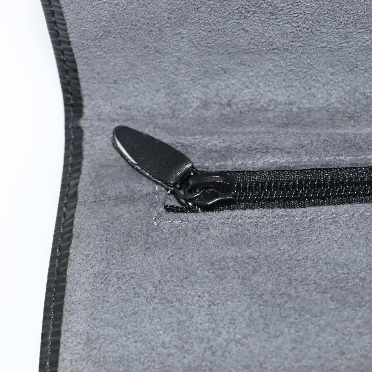 Louis Vuitton Rouleau Black Leather Clutch Bag (Pre-Owned) Size ONE SIZE - 17 Thumbnail