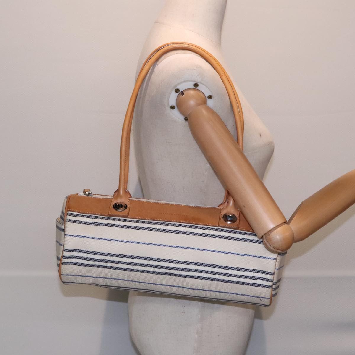 Burberry White Canvas Shoulder Bag (Pre-Owned) Size ONE SIZE - 14 Thumbnail