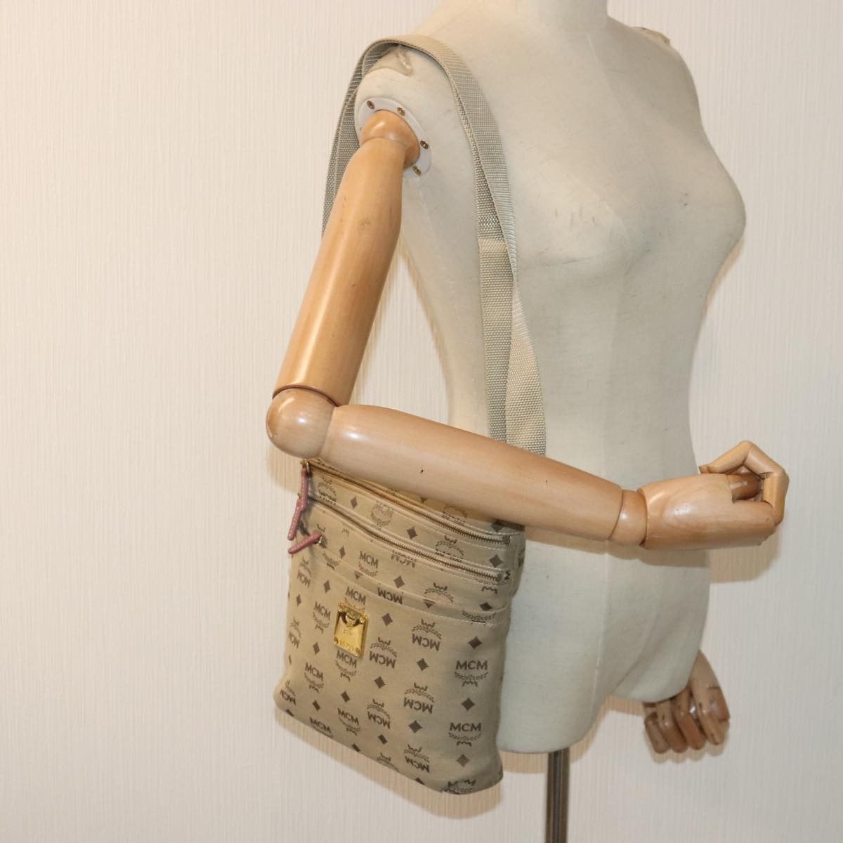 MCM Beige Canvas Shoulder Bag (Pre-Owned) Size ONE SIZE - 14 Thumbnail