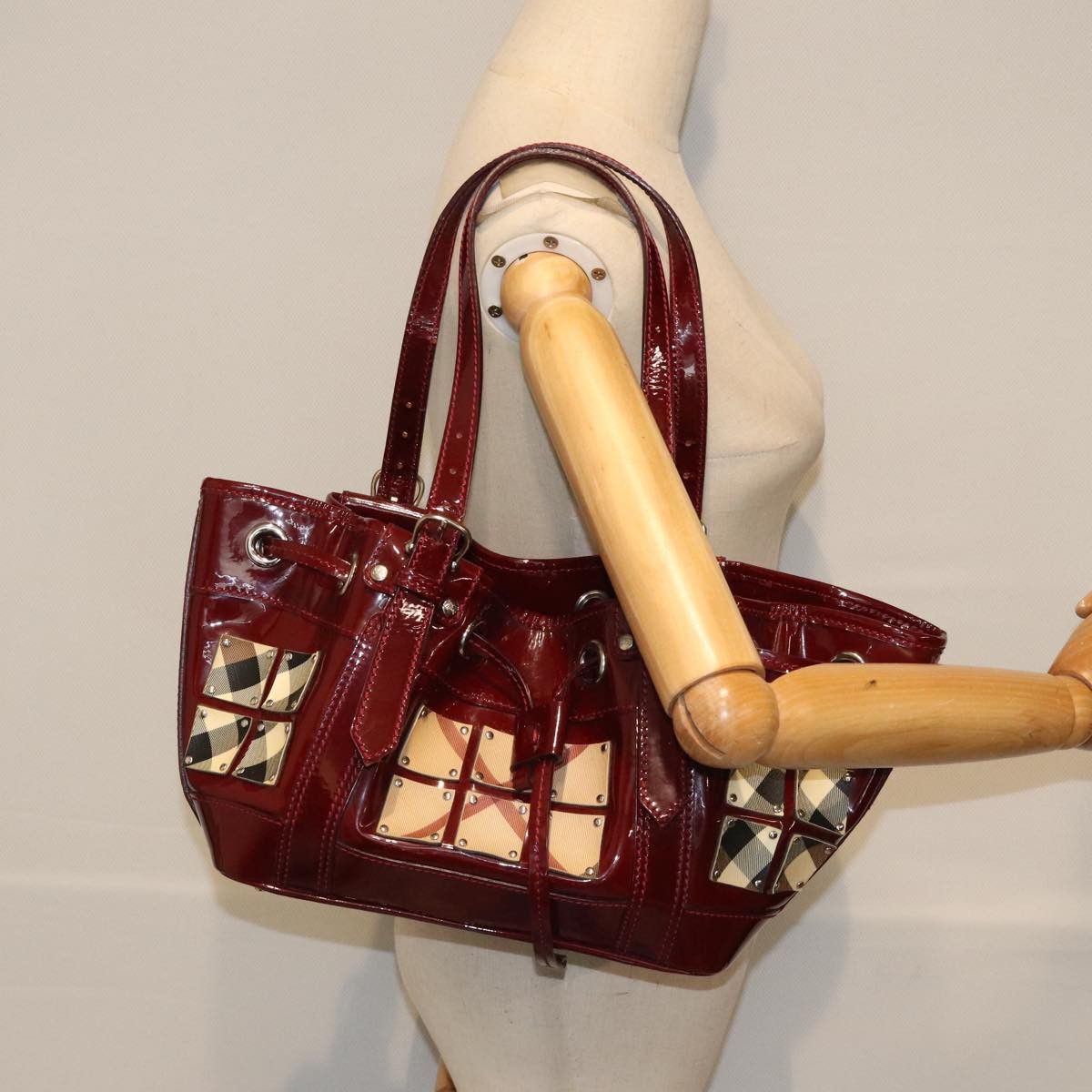 Burberry Red Patent Leather Handbag (Pre-Owned) Size ONE SIZE - 13 Thumbnail