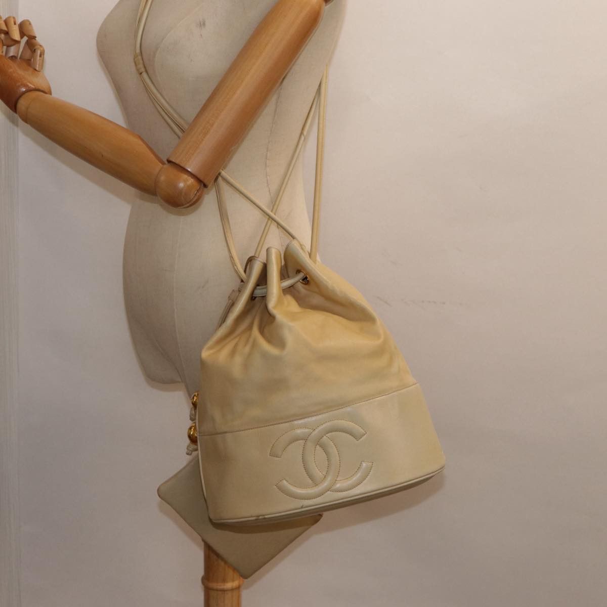 Chanel Logo Cc Beige Leather Shoulder Bag (Pre-Owned) Size ONE SIZE - 12 Thumbnail