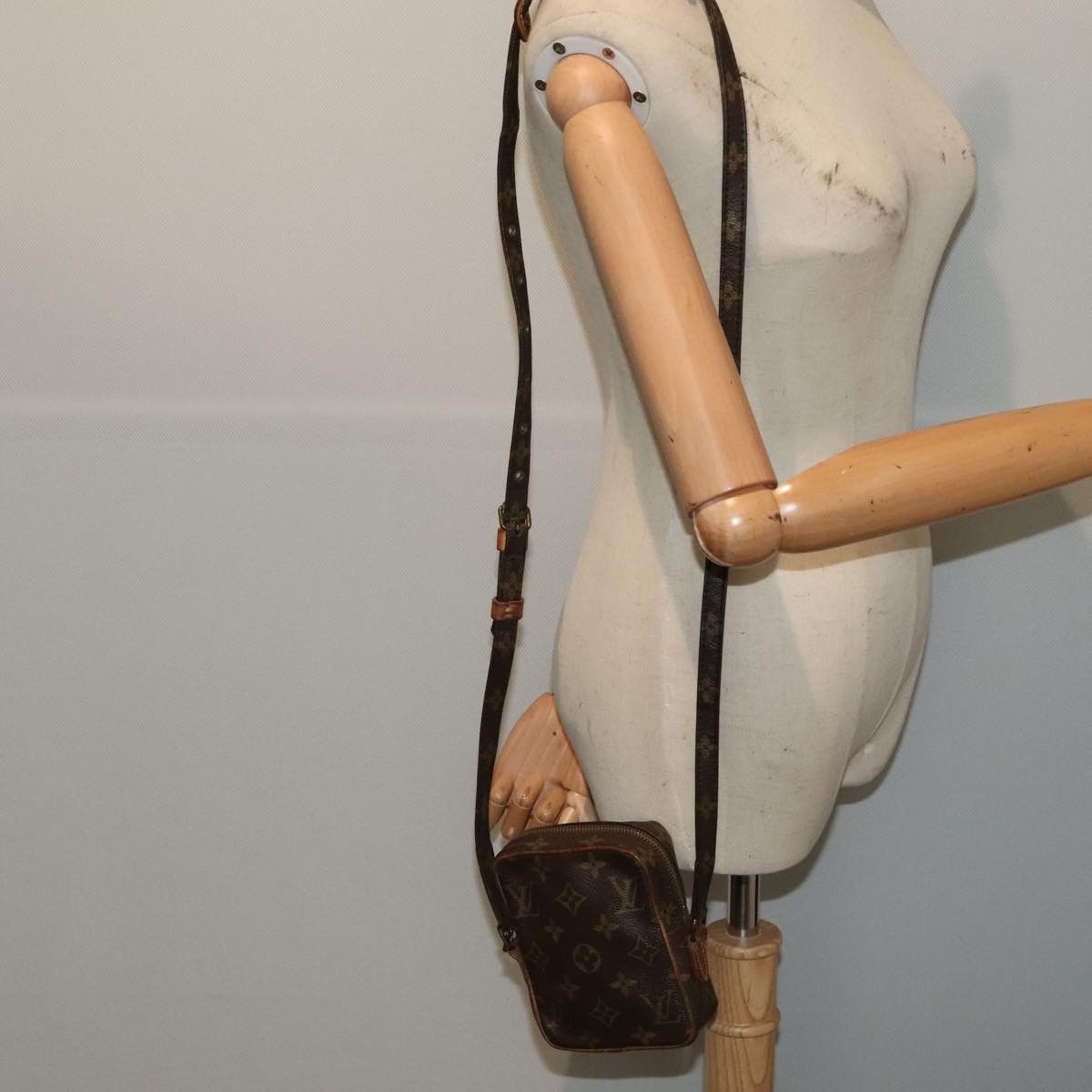 Louis Vuitton Danube Brown Canvas Shoulder Bag (Pre-Owned) Size ONE SIZE - 14 Thumbnail