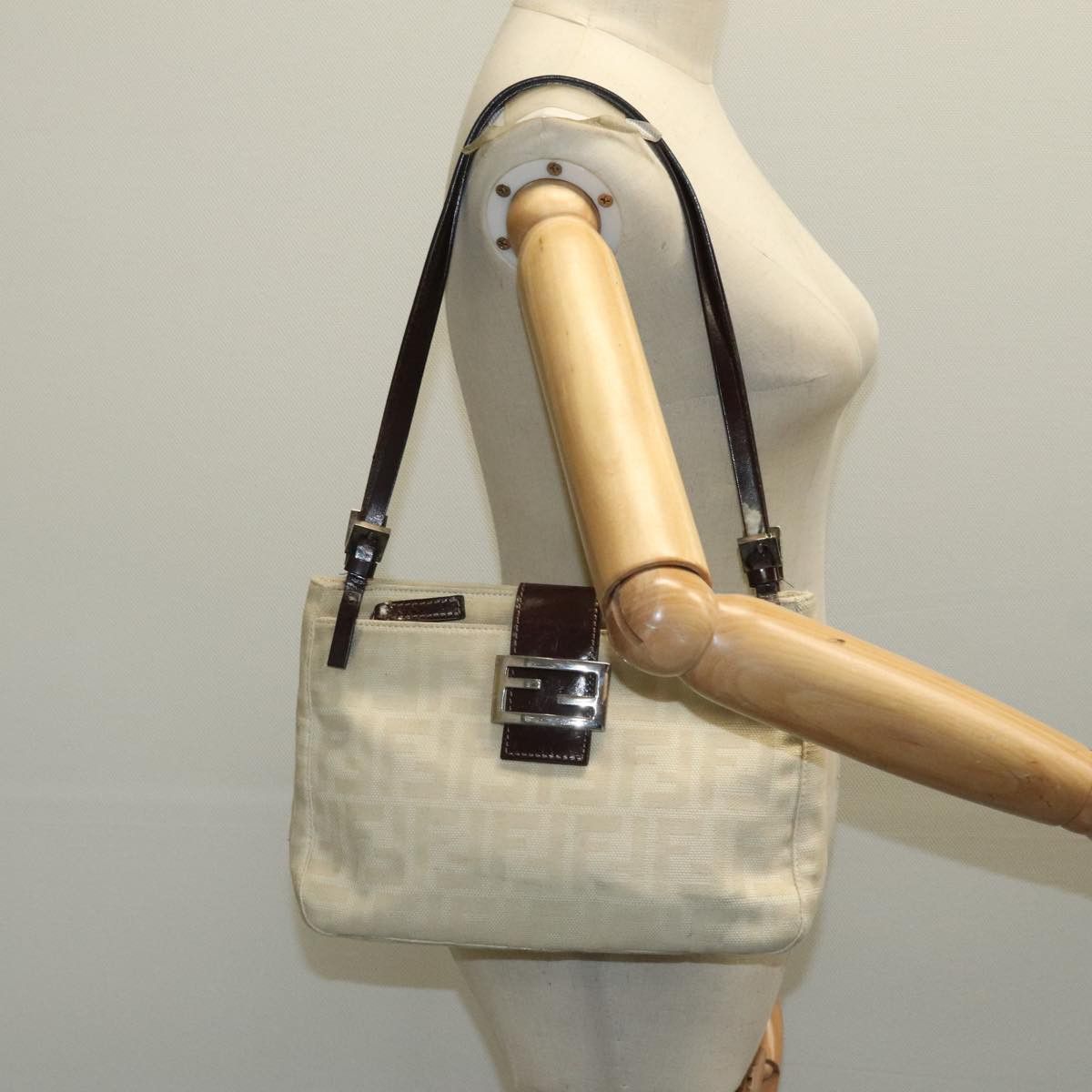 Fendi Mamma Baguette Beige Canvas Shoulder Bag (Pre-Owned) Size ONE SIZE - 15 Thumbnail