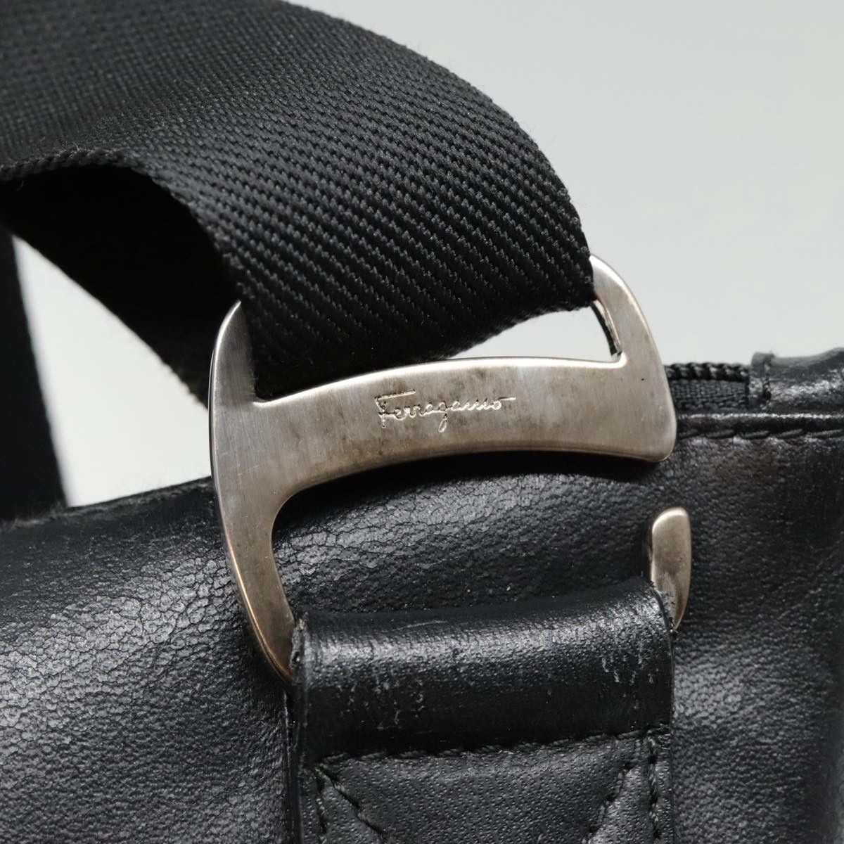 Salvatore Ferragamo Black Leather Shoulder Bag (Pre-Owned) Size ONE SIZE - 19 Thumbnail