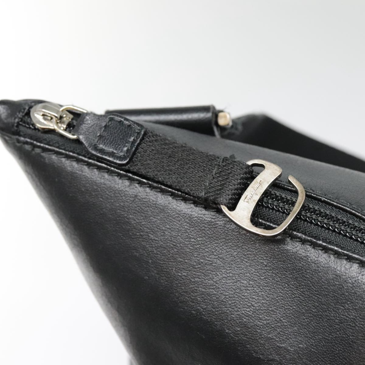 Salvatore Ferragamo Black Leather Shoulder Bag (Pre-Owned) Size ONE SIZE - 10 Thumbnail