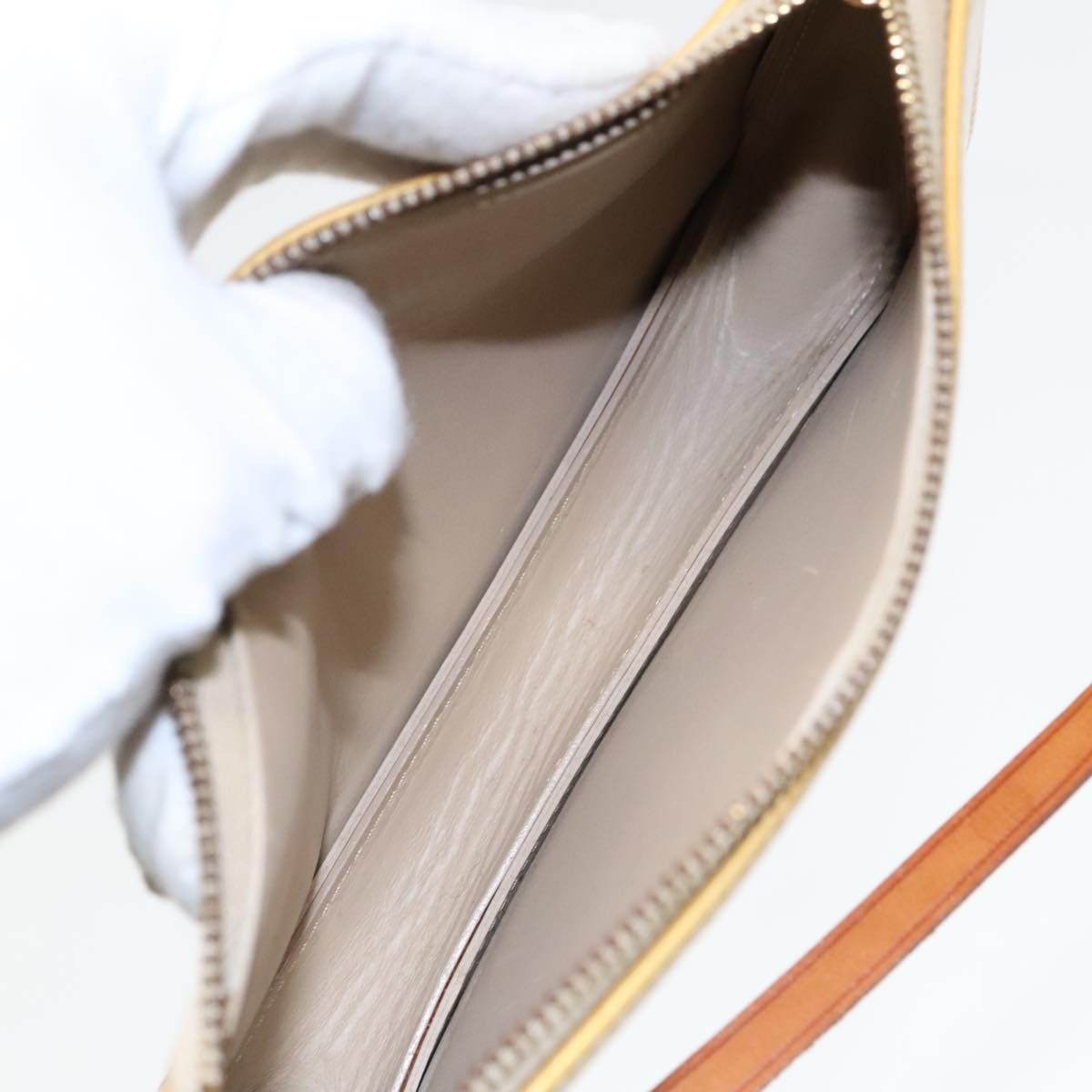 Louis Vuitton Lexington Beige Patent Leather Clutch Bag (Pre-Owned) Size ONE SIZE - 12 Thumbnail
