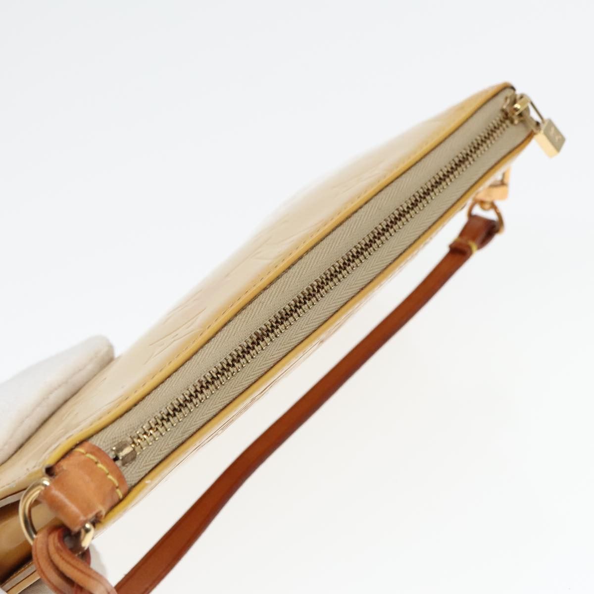 Louis Vuitton Lexington Beige Patent Leather Clutch Bag (Pre-Owned) Size ONE SIZE - 17 Thumbnail