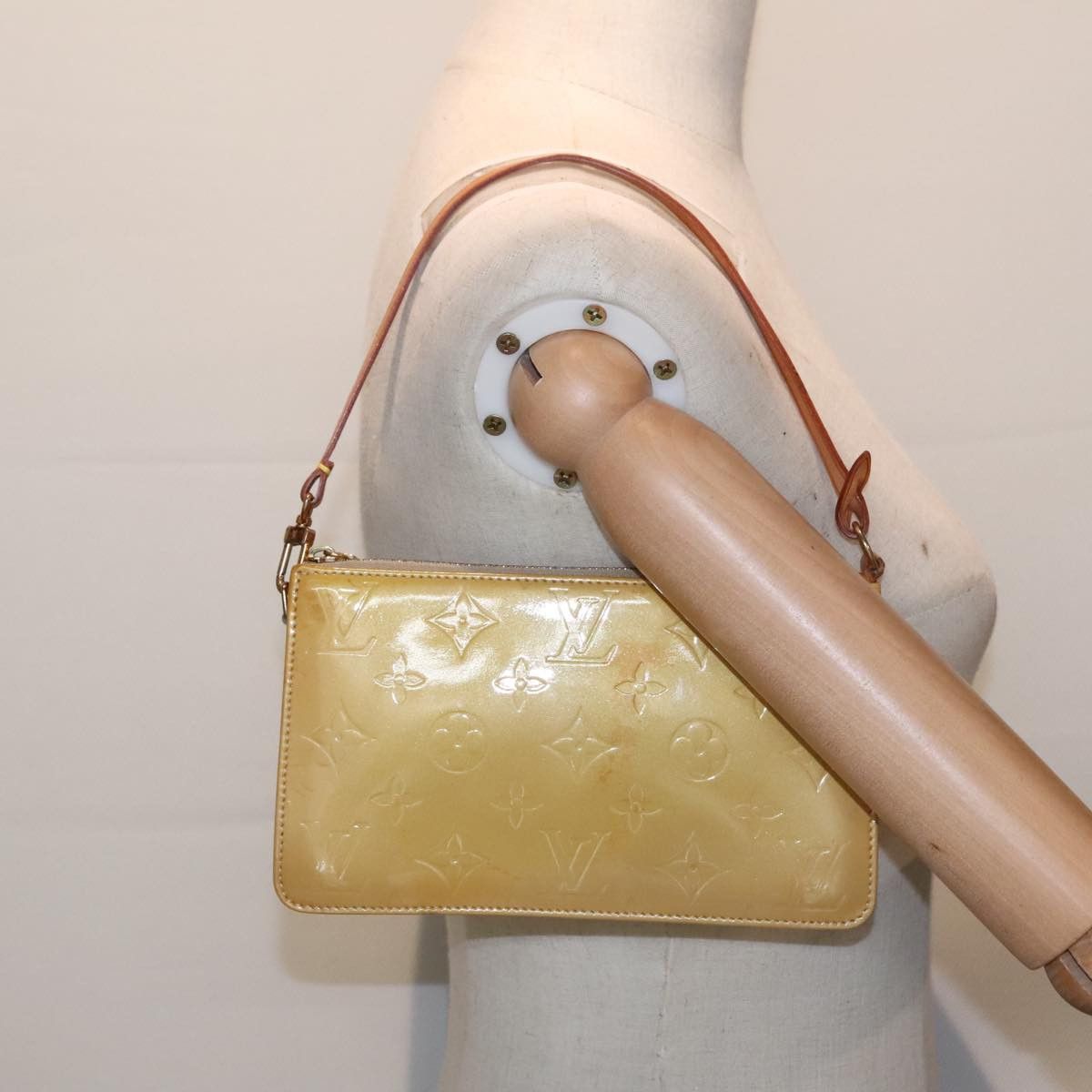 Louis Vuitton Lexington Beige Patent Leather Clutch Bag (Pre-Owned) Size ONE SIZE - 15 Thumbnail