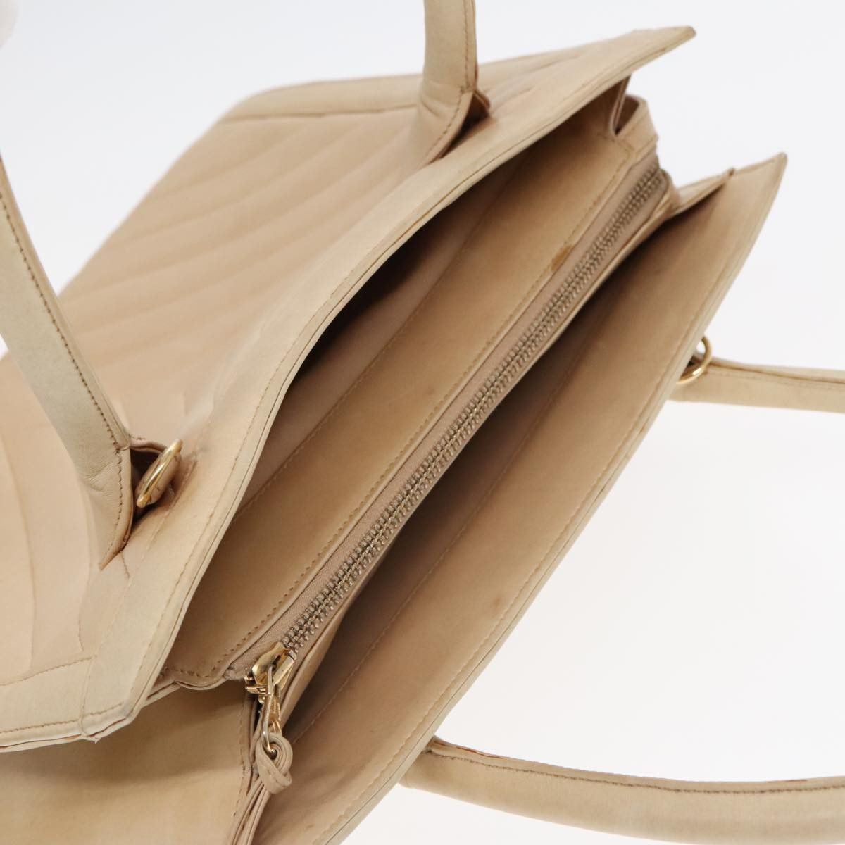 Chanel V-Stich Beige Leather Handbag (Pre-Owned) Size ONE SIZE - 5 Thumbnail