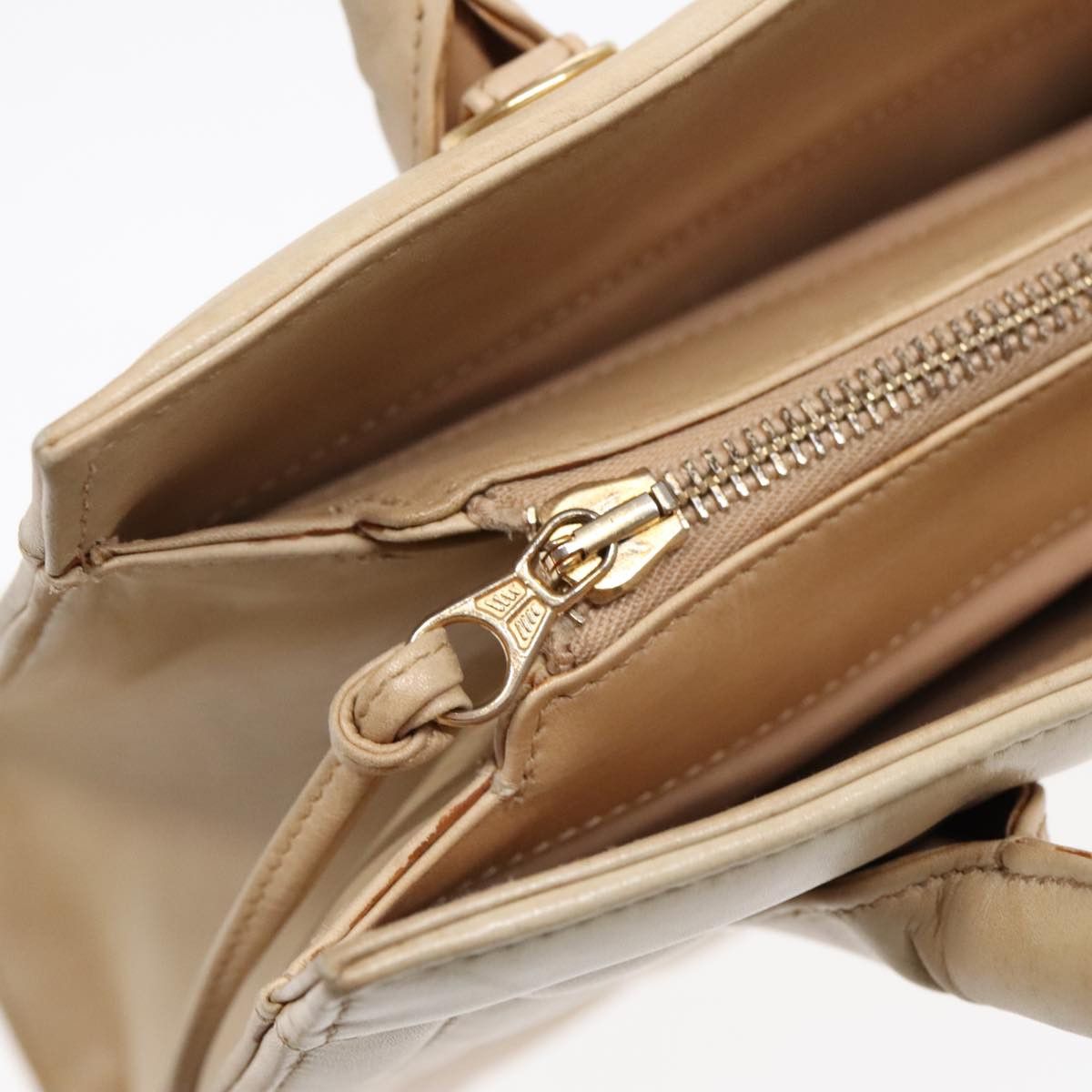 Chanel V-Stich Beige Leather Handbag (Pre-Owned) Size ONE SIZE - 13 Thumbnail