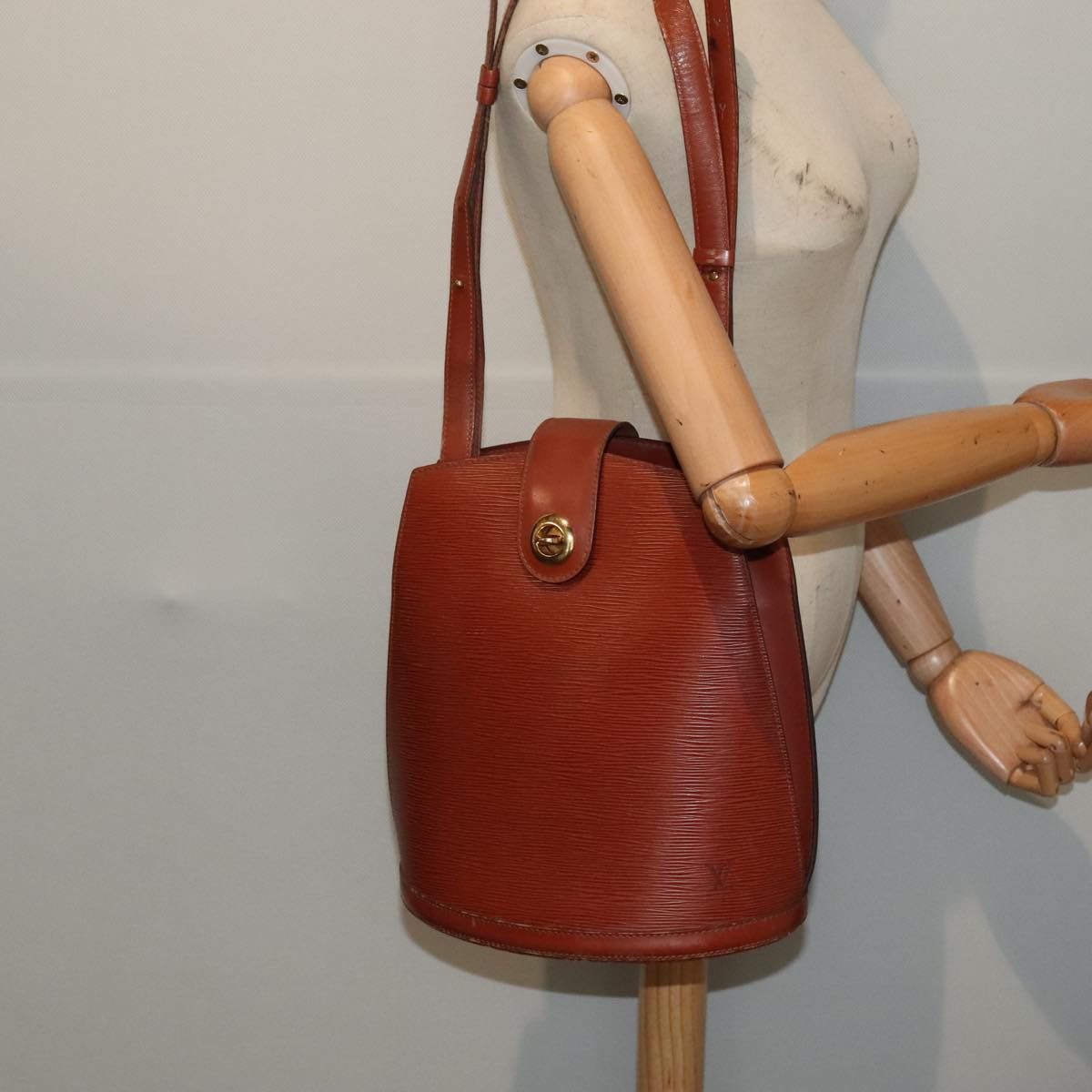 Louis Vuitton Cluny Brown Leather Shoulder Bag (Pre-Owned) Size ONE SIZE - 17 Thumbnail
