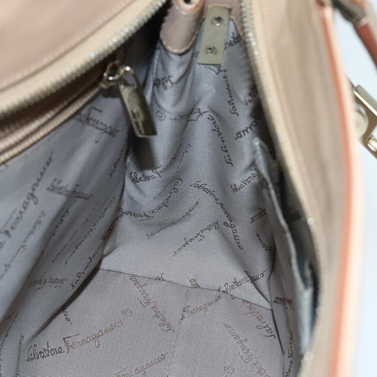 Salvatore Ferragamo Gancini Beige Leather Tote Bag (Pre-Owned) Size ONE SIZE - 20 Thumbnail