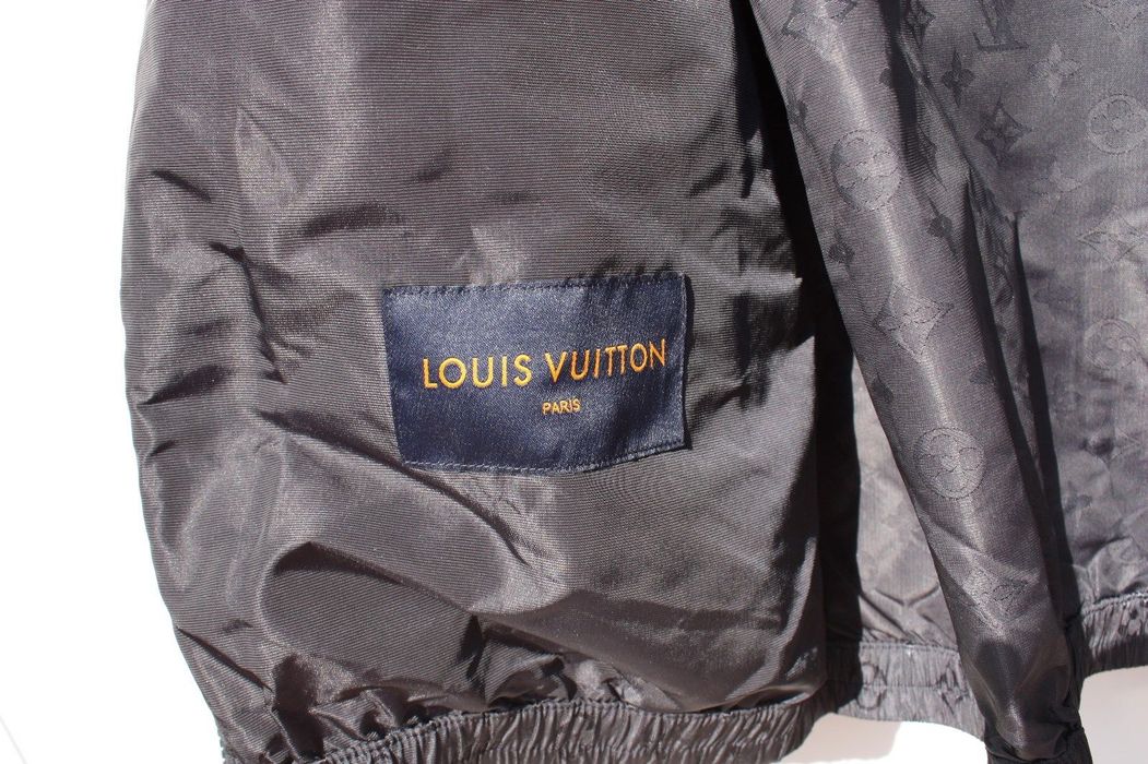 LOUIS VUITTON Technical Shell Ski Jacket Skywritting. Size 52