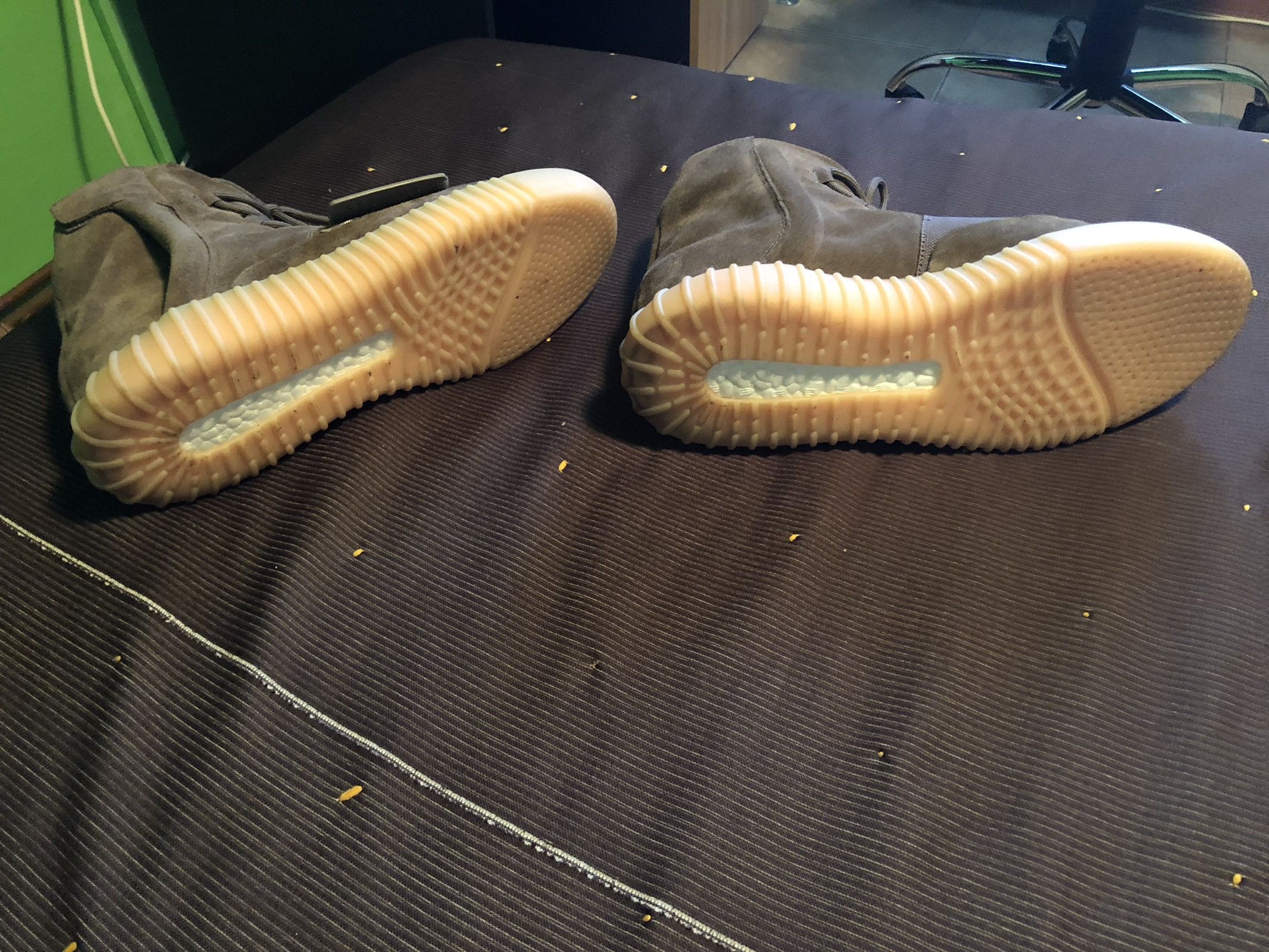 Adidas Yeezy 750 Chocolate Size US 11.5 / EU 44-45 - 7 Thumbnail