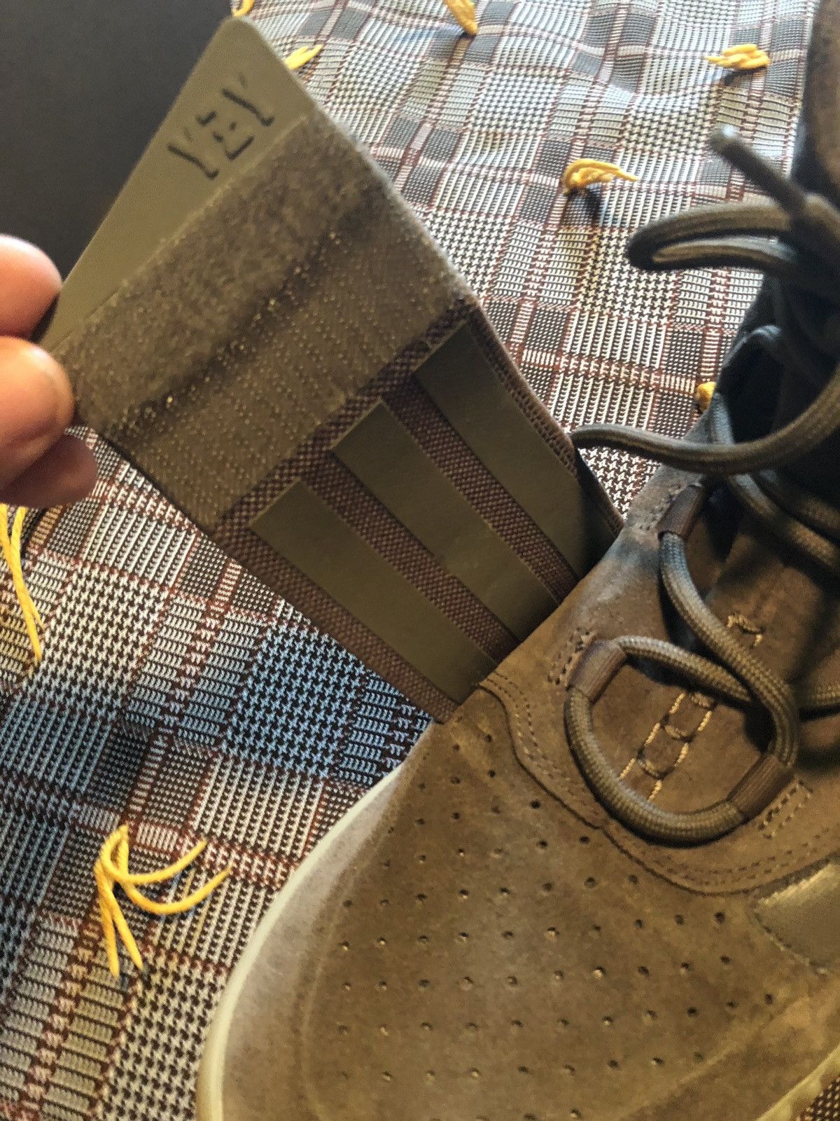 Adidas Yeezy 750 Chocolate Size US 11.5 / EU 44-45 - 3 Thumbnail