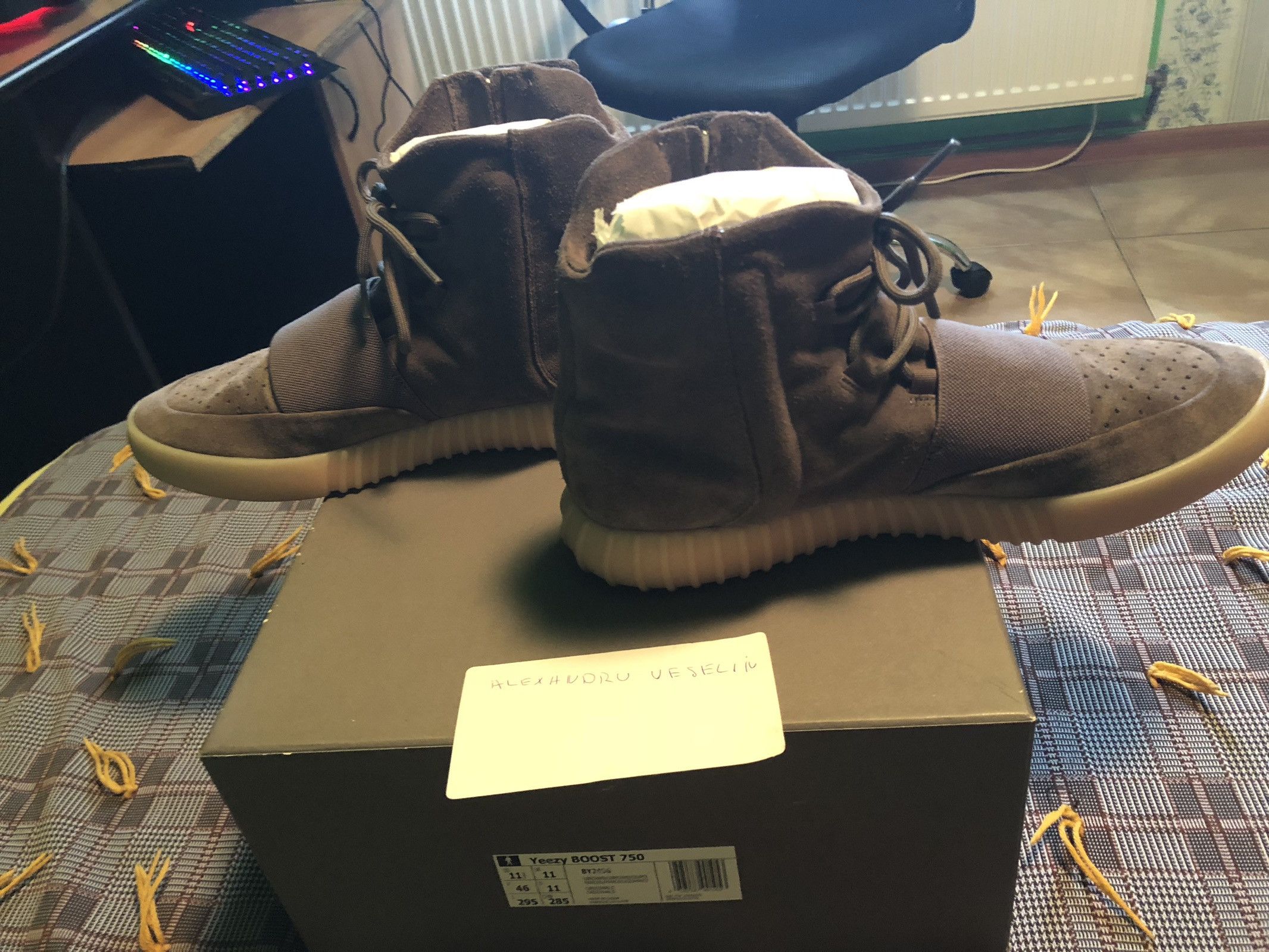 Adidas Yeezy 750 Chocolate Size US 11.5 / EU 44-45 - 2 Thumbnail