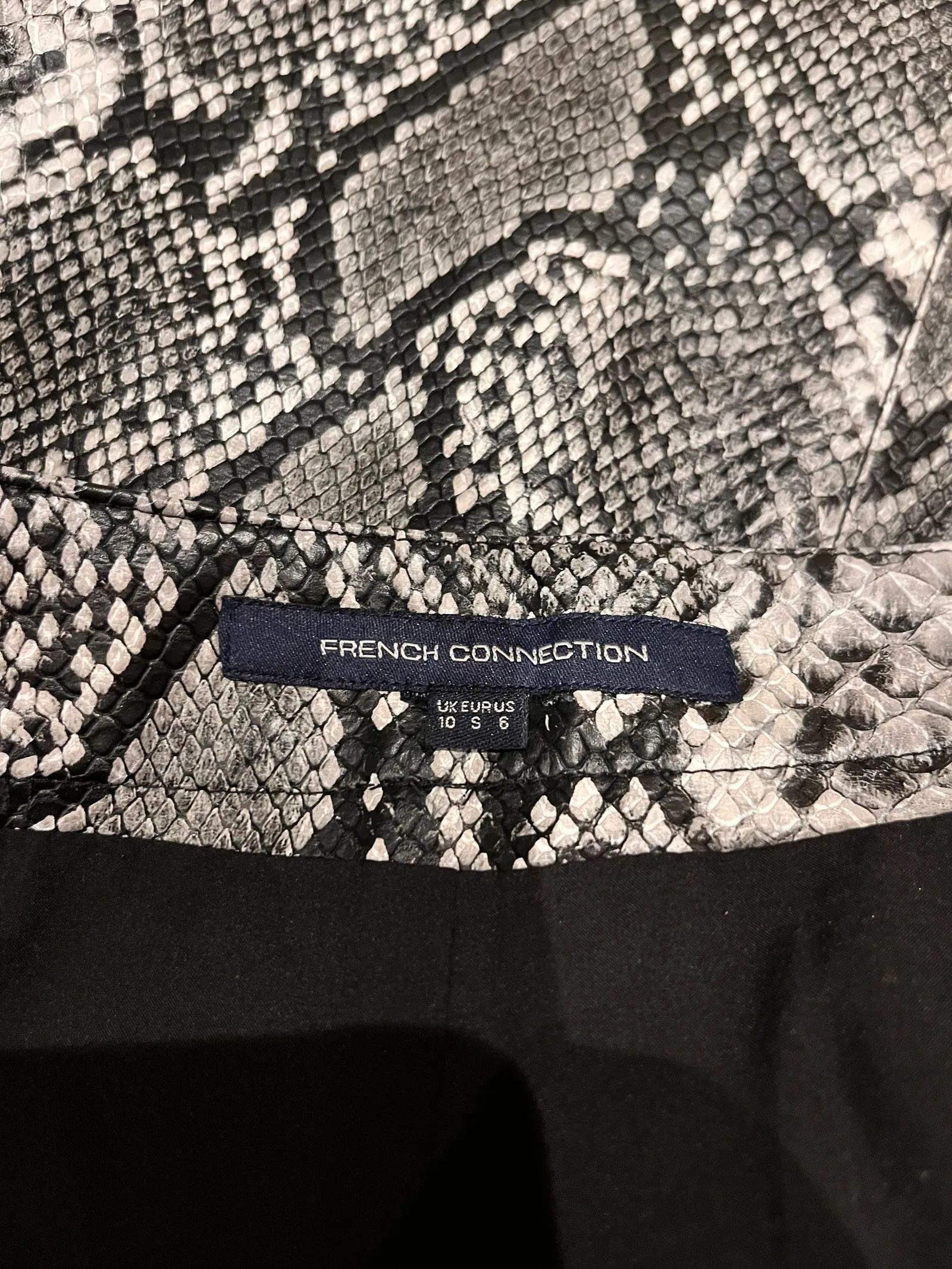 French Connection French Connection Skirt Size 27" / US 4 / IT 40 - 2 Thumbnail