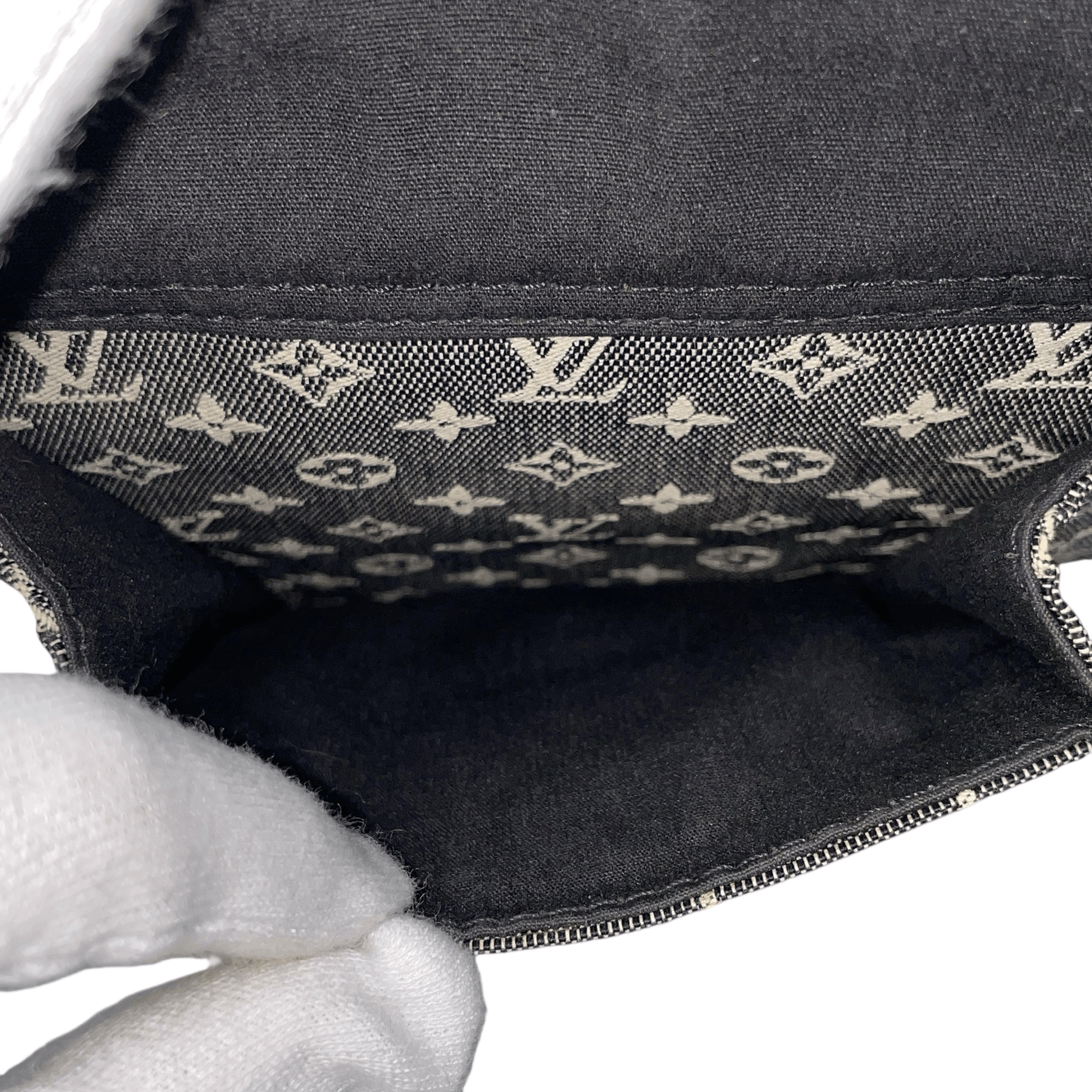 Louis Vuitton Louis Vuitton Monogram Minimalist Buzz Marry Kate Shoulder Bag Size ONE SIZE - 12 Thumbnail