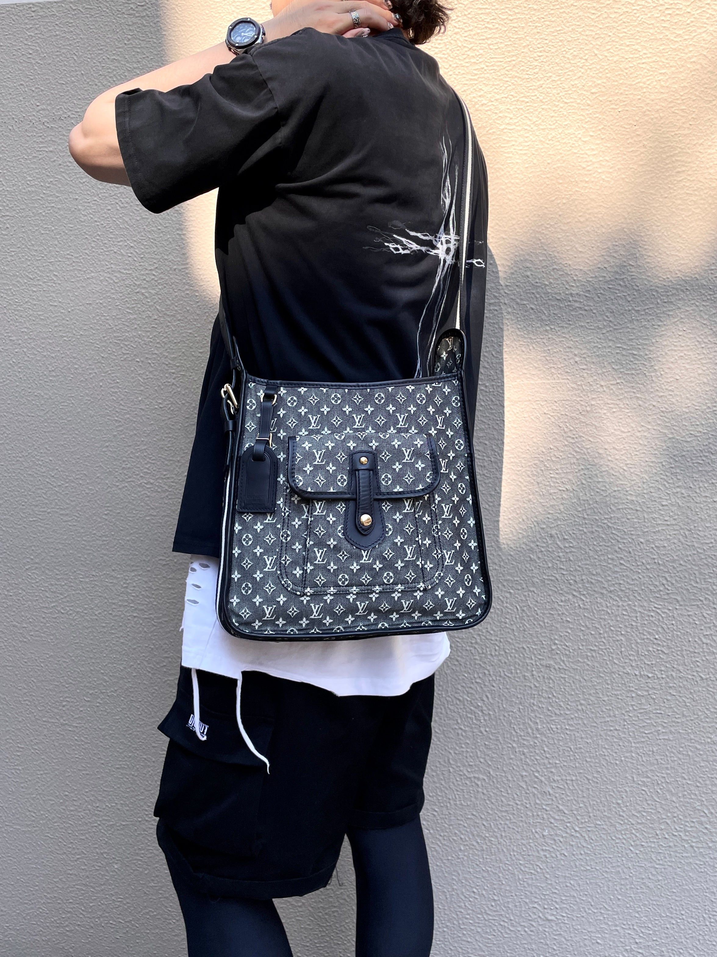 Louis Vuitton Louis Vuitton Monogram Minimalist Buzz Marry Kate Shoulder Bag Size ONE SIZE - 2 Thumbnail