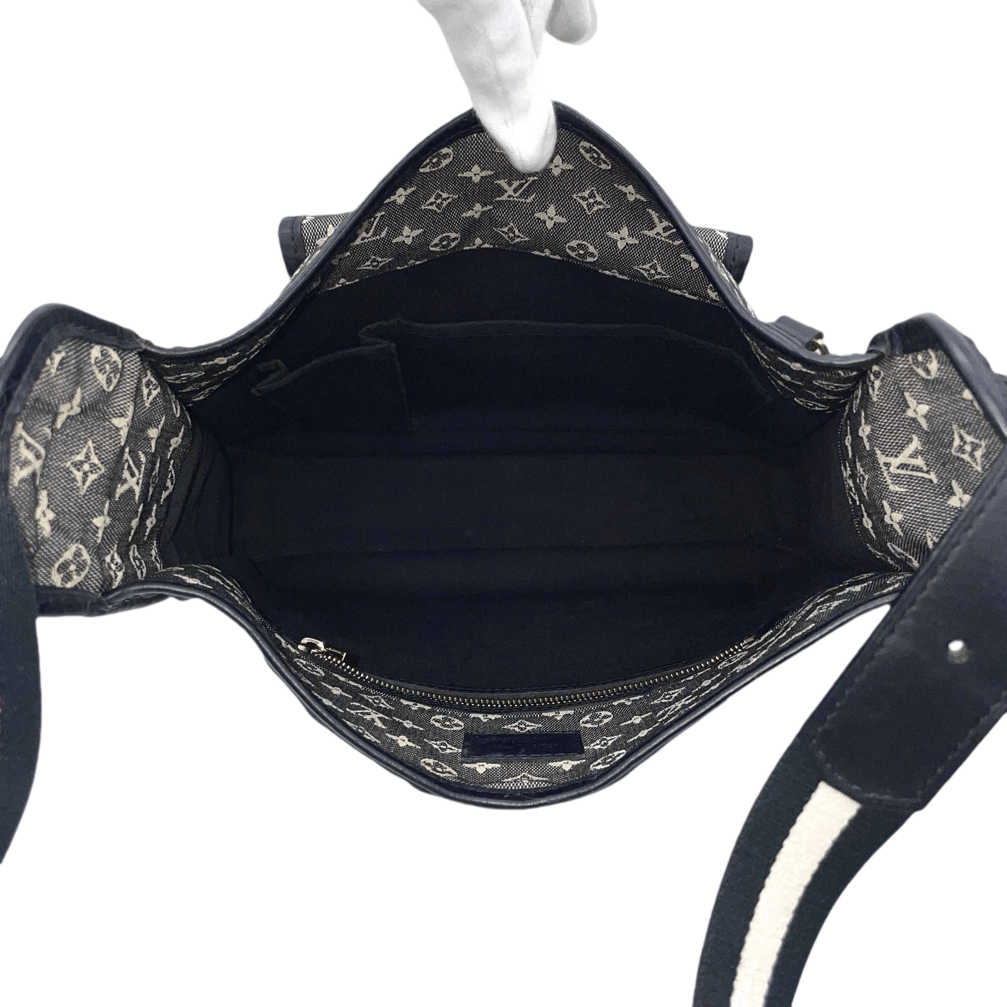 Louis Vuitton Louis Vuitton Monogram Minimalist Buzz Marry Kate Shoulder Bag Size ONE SIZE - 10 Thumbnail